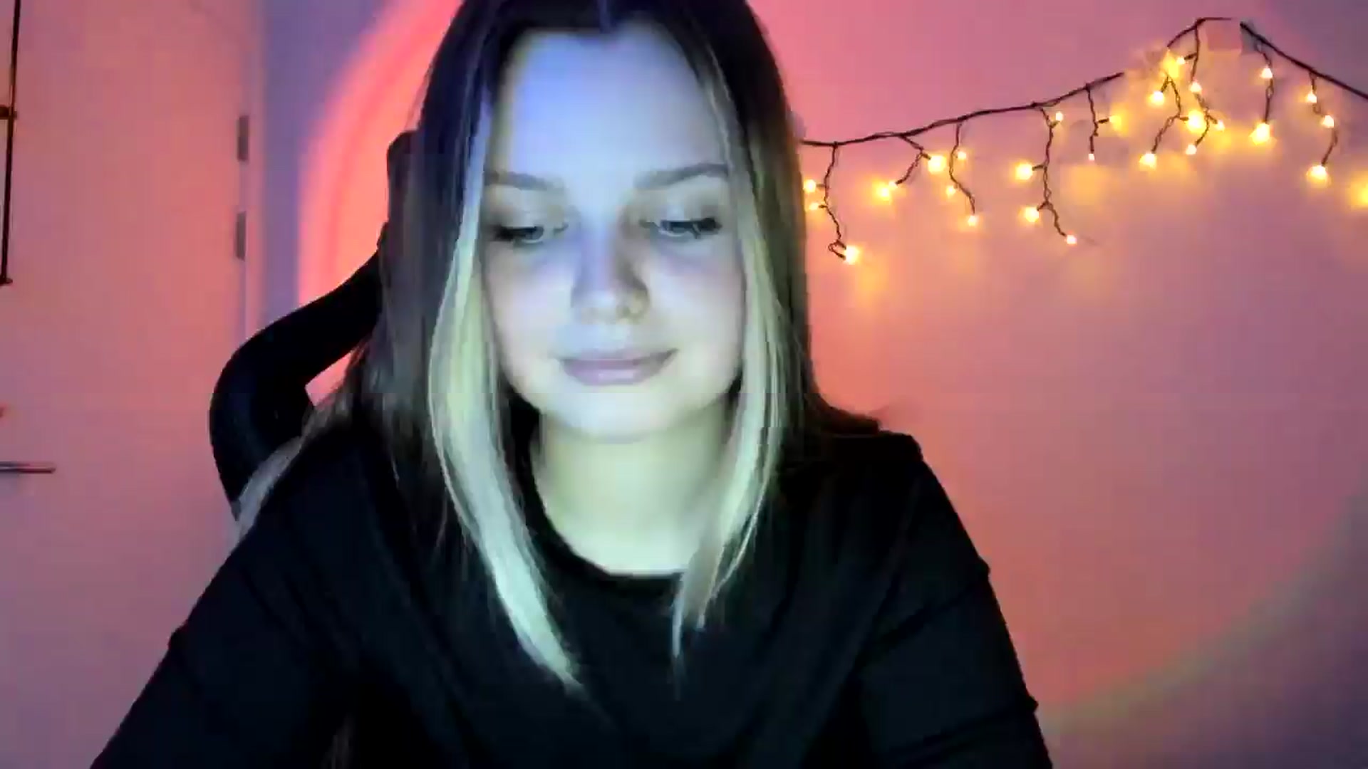 Gallery image thumbnail from Annaneon's myfreecams stream on, 04/22/2026, 20:11 image 16 of 20