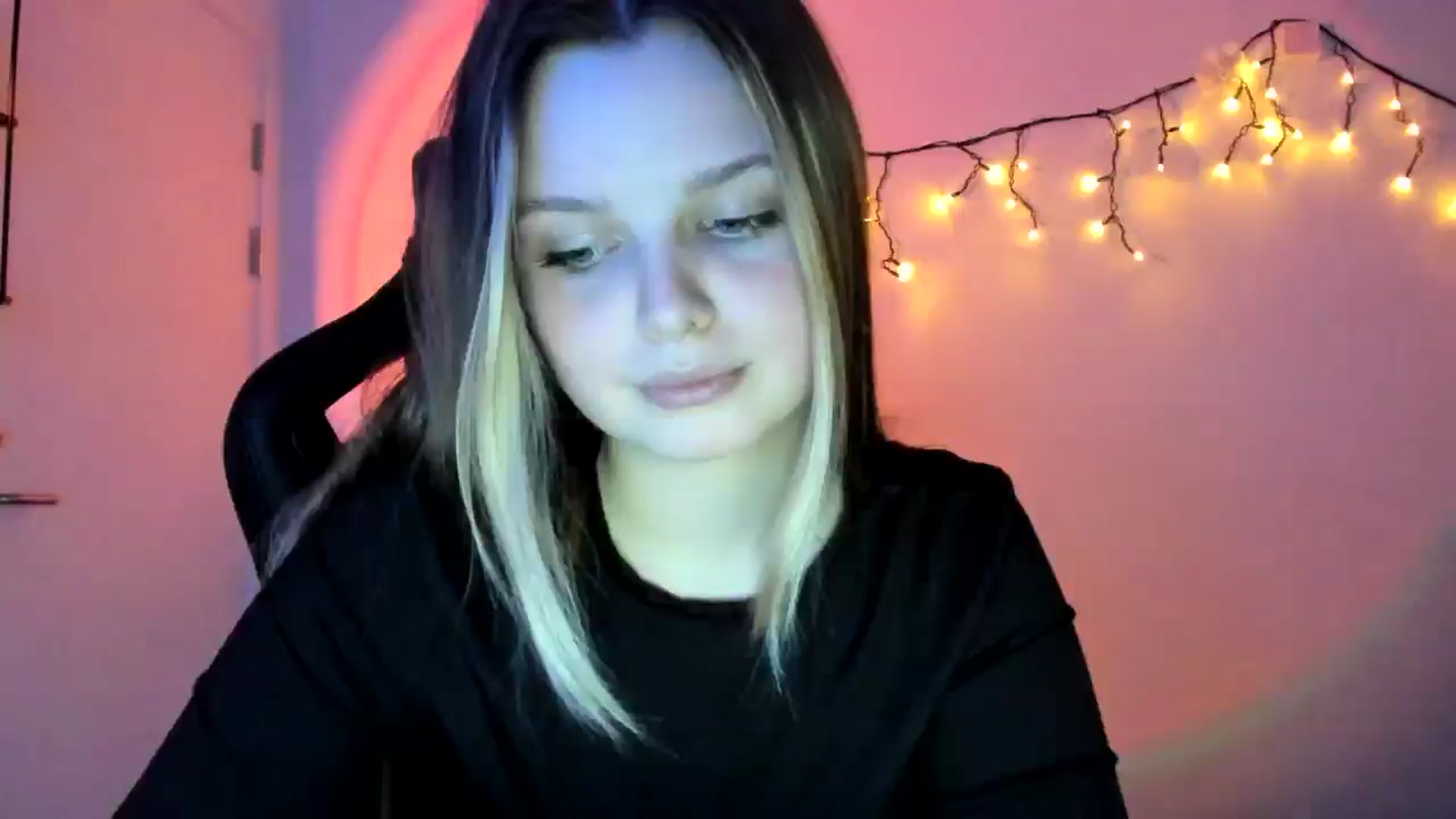 Gallery image thumbnail from Annaneon's myfreecams stream on, 04/22/2026, 20:11 image 13 of 20