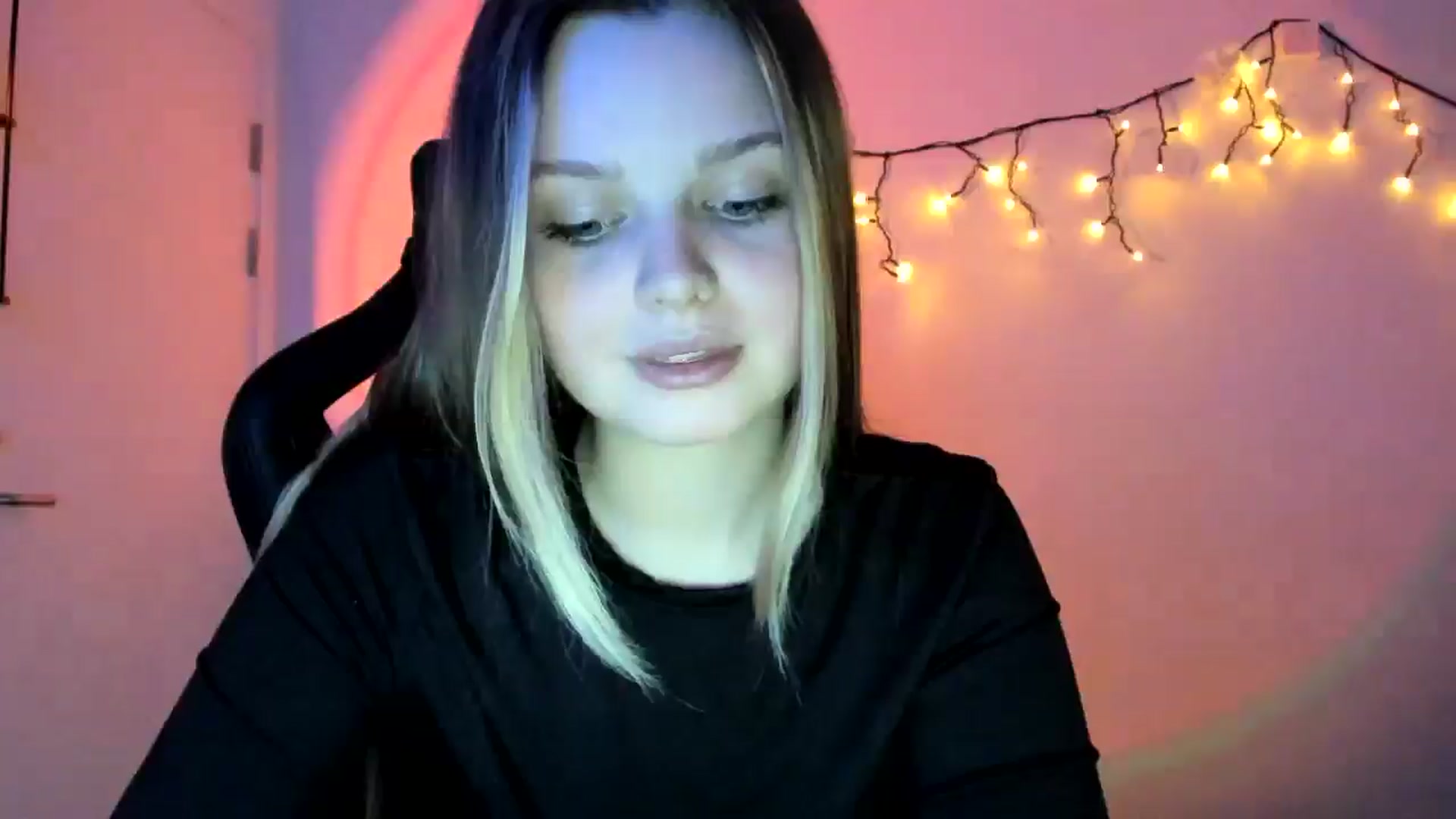 Gallery image thumbnail from Annaneon's myfreecams stream on, 04/22/2026, 20:11 image 12 of 20