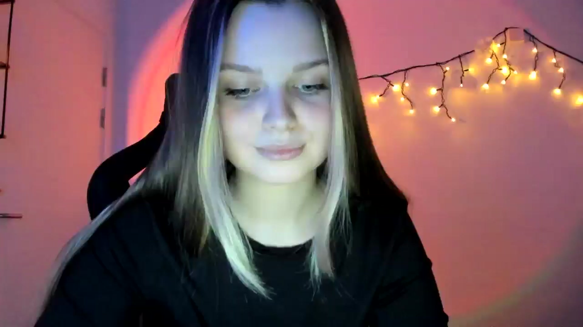 Gallery image thumbnail from Annaneon's myfreecams stream on, 04/22/2026, 20:11 image 1 of 20
