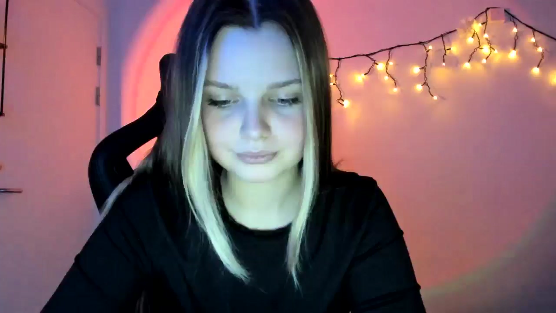 Gallery image thumbnail from Annaneon's myfreecams stream on, 04/22/2026, 20:11 image 15 of 20