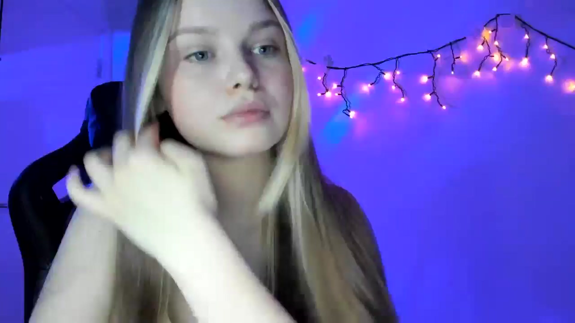 Gallery image thumbnail from Annaneon's myfreecams stream on, 04/25/2026, 17:16 image 1 of 20