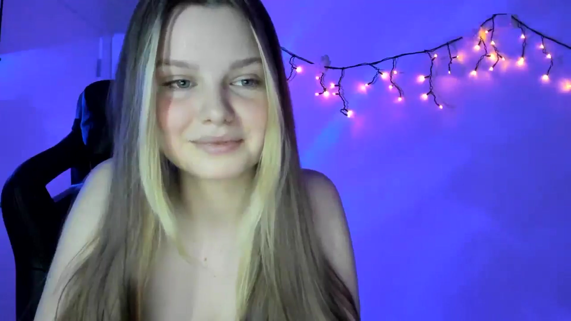 Gallery image thumbnail from Annaneon's myfreecams stream on, 04/25/2026, 17:16 image 5 of 20