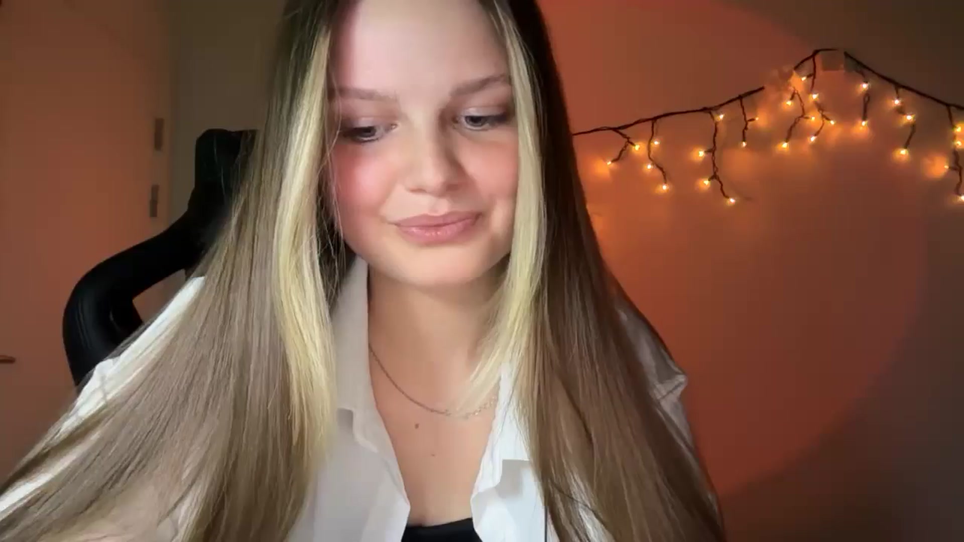 Gallery image thumbnail from Annaneon's myfreecams stream on, 05/04/2026, 20:21 image 2 of 20