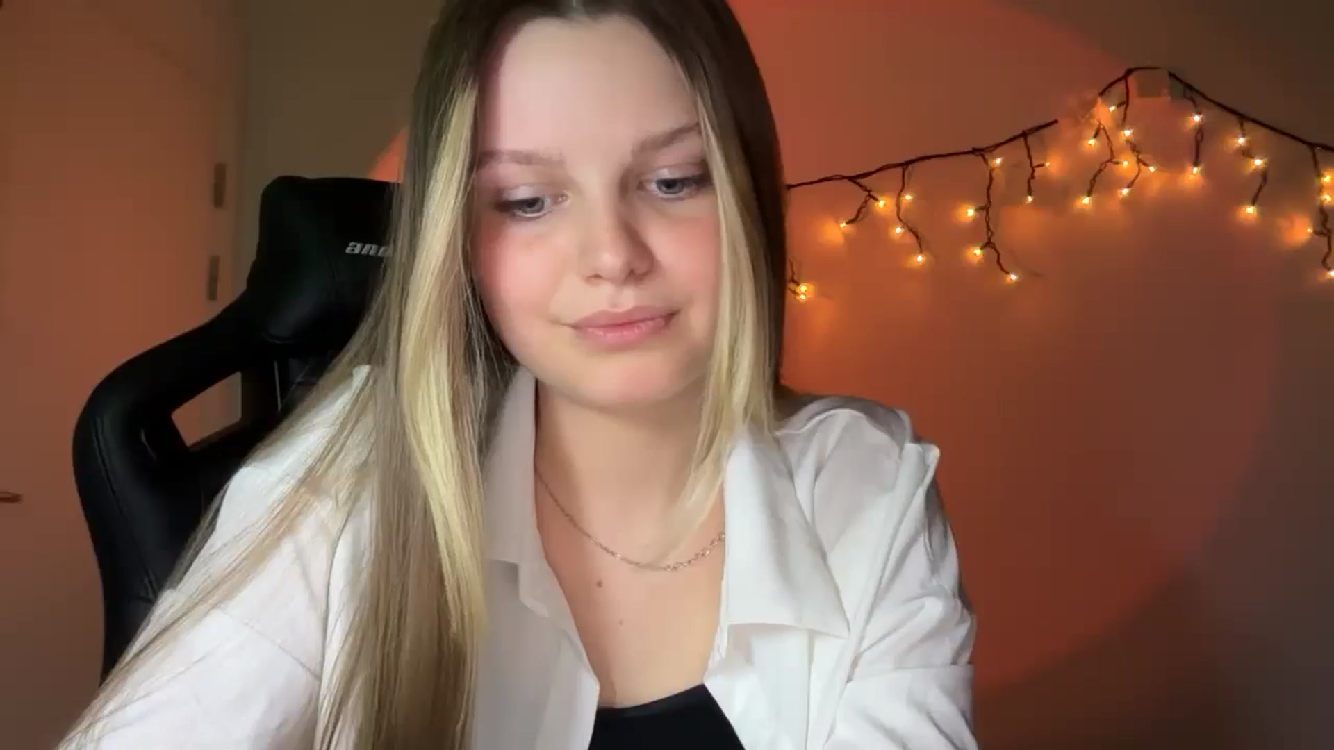 Gallery image thumbnail from Annaneon's myfreecams stream on, 05/04/2026, 20:21 image 17 of 20