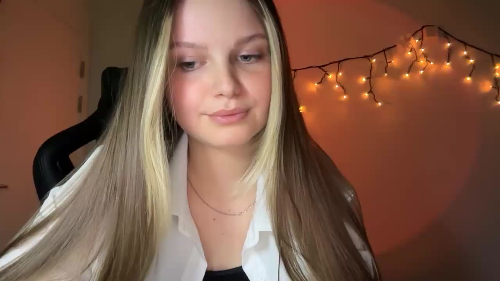 Gallery image thumbnail from Annaneon's myfreecams stream on, 05/04/2026, 20:21 image 1 of 20