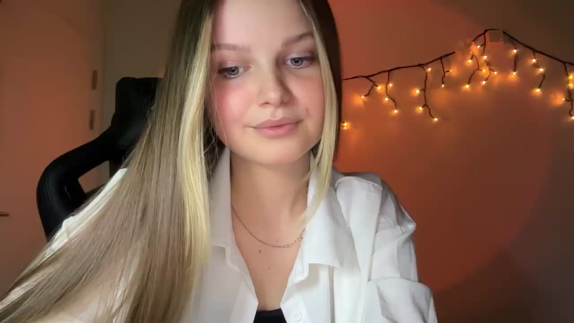 Gallery image thumbnail from Annaneon's myfreecams stream on, 05/04/2026, 20:21 image 5 of 20