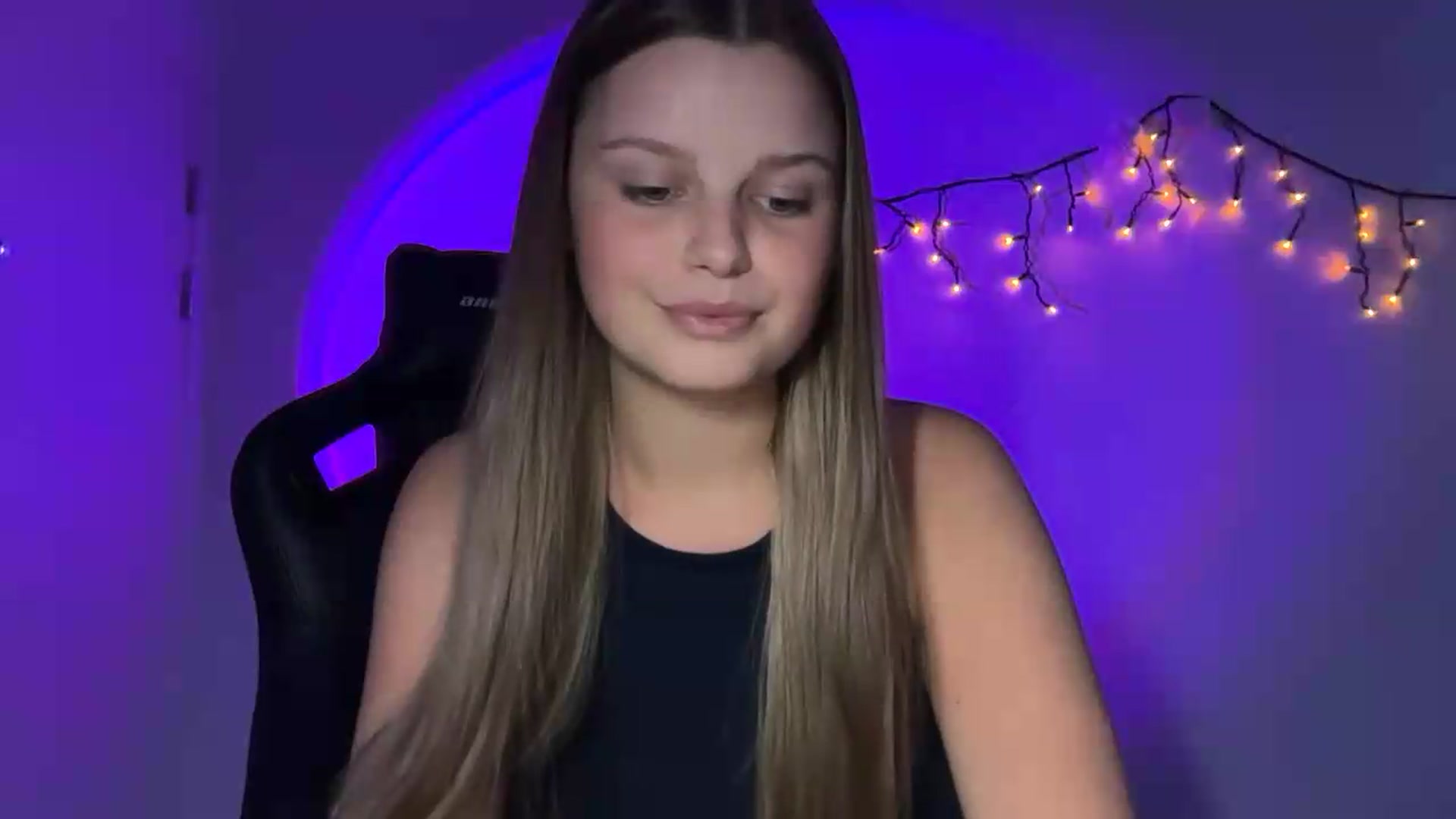 Gallery image thumbnail from Annaneon's myfreecams stream on, 06/15/2026, 15:41 image 18 of 20