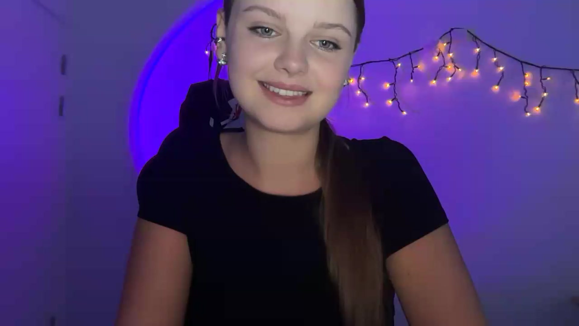 Gallery image thumbnail from Annaneon's myfreecams stream on, 06/19/2026, 17:06 image 16 of 20