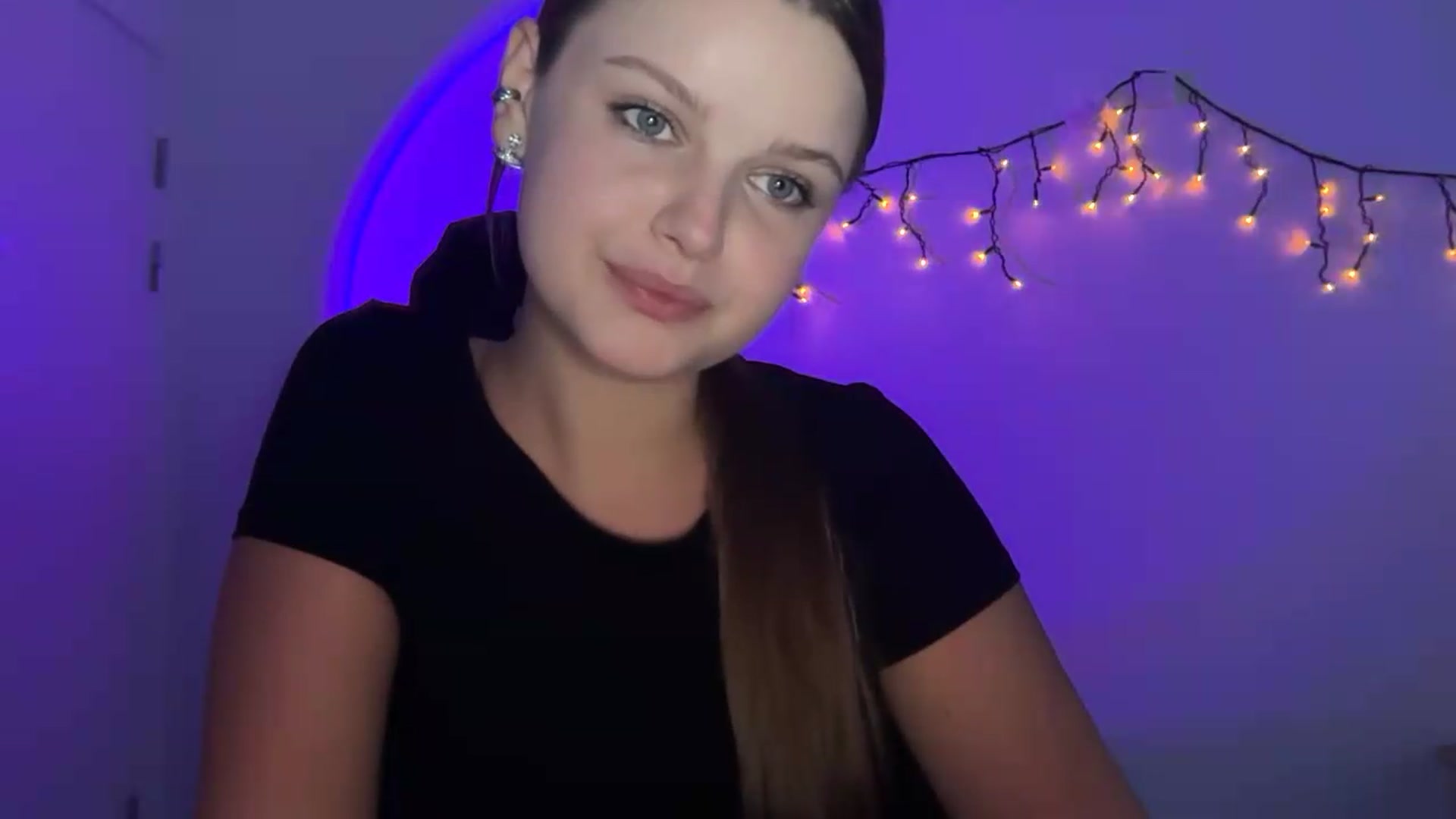 Gallery image thumbnail from Annaneon's myfreecams stream on, 06/19/2026, 17:06 image 13 of 20