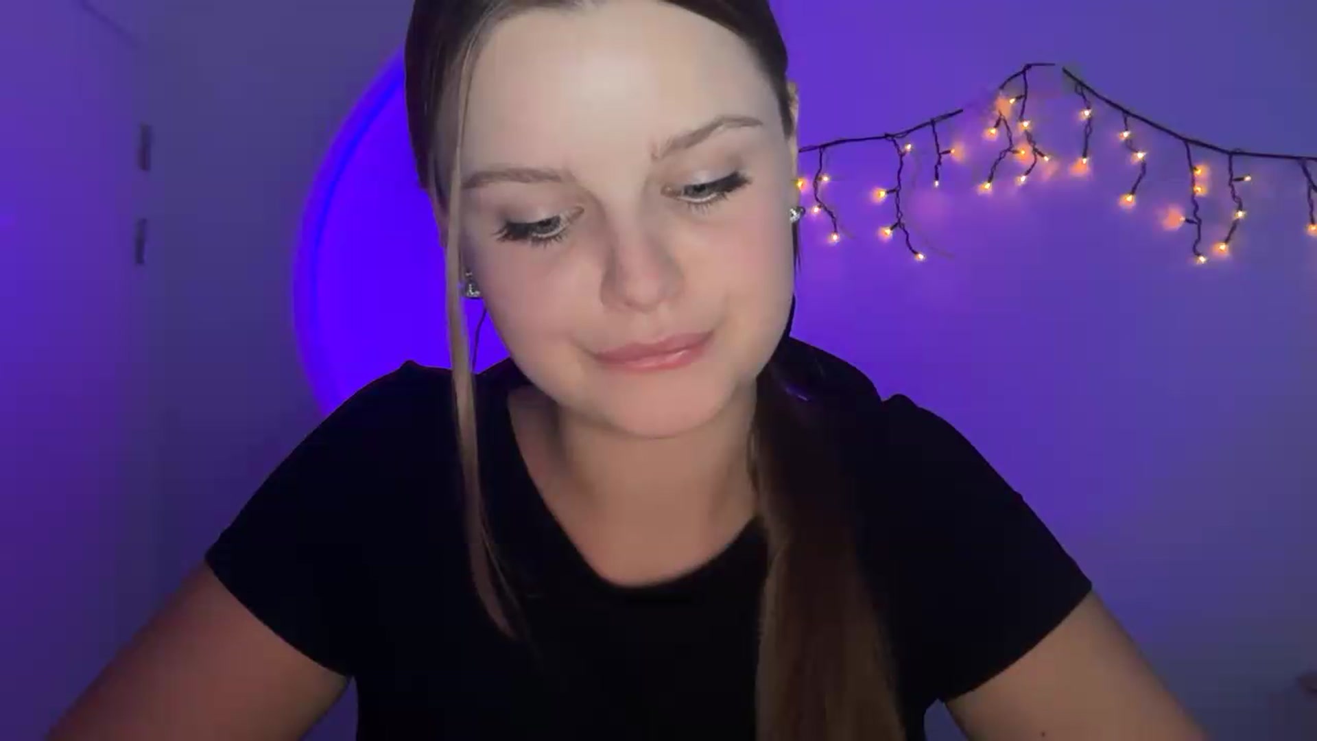Gallery image thumbnail from Annaneon's myfreecams stream on, 06/19/2026, 17:06 image 4 of 20