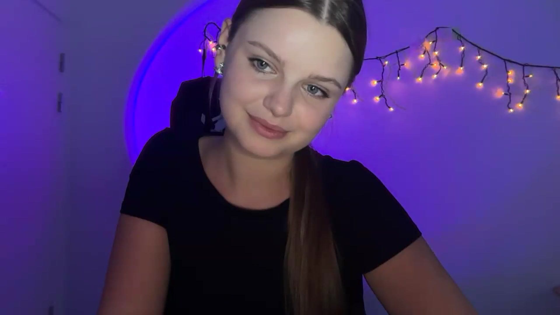 Gallery image thumbnail from Annaneon's myfreecams stream on, 06/19/2026, 17:06 image 19 of 20