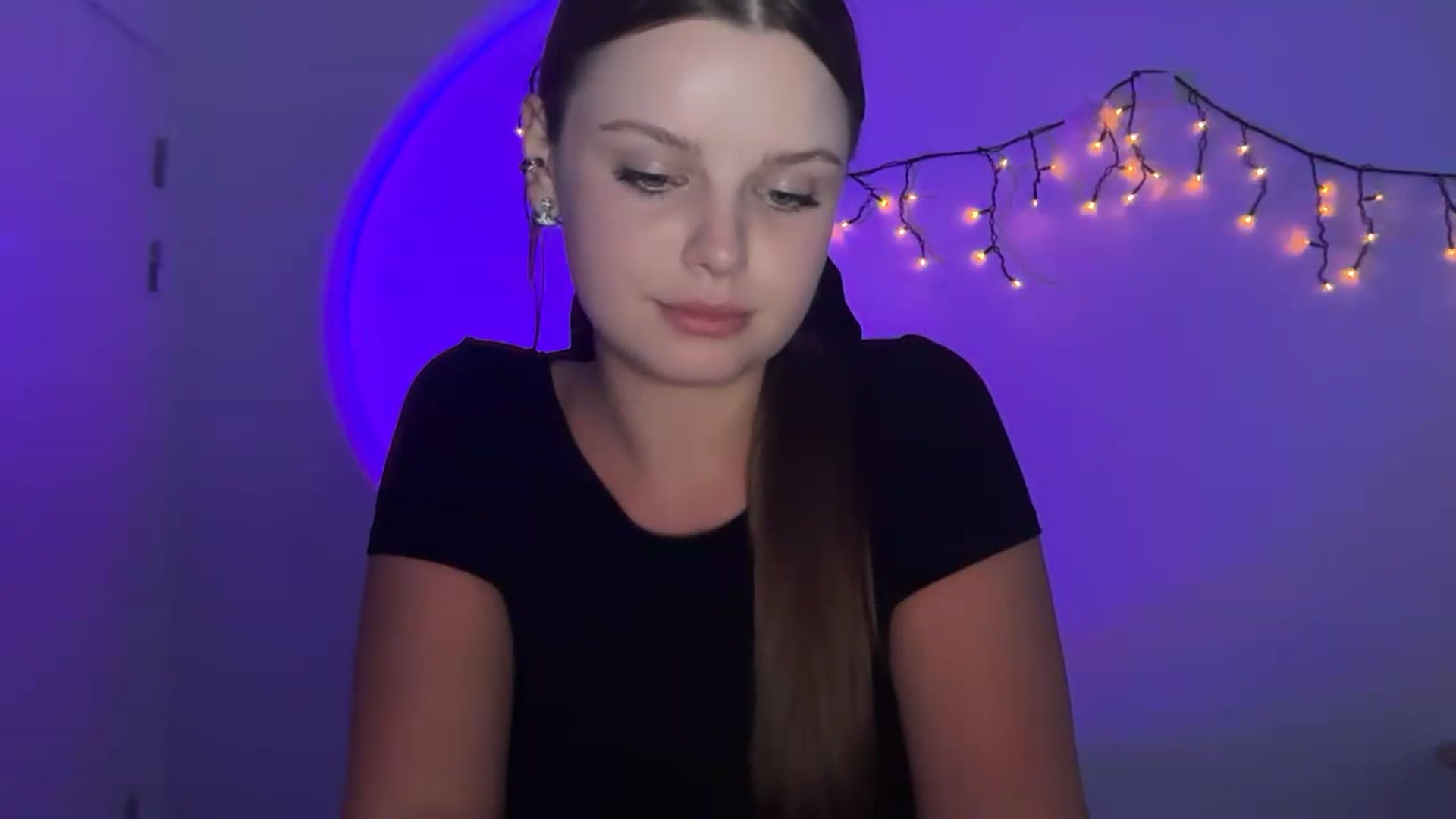 Gallery image thumbnail from Annaneon's myfreecams stream on, 06/19/2026, 17:06 image 11 of 20