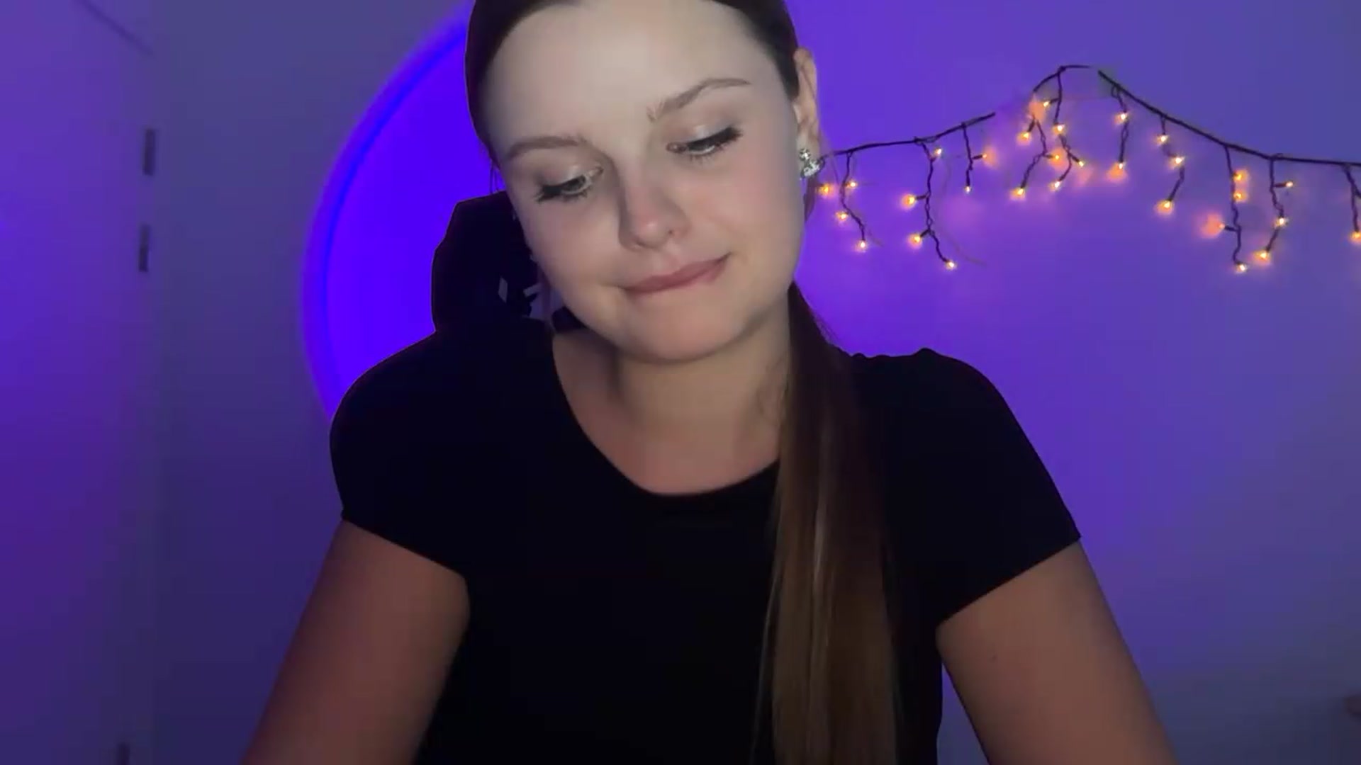 Gallery image thumbnail from Annaneon's myfreecams stream on, 06/19/2026, 17:06 image 20 of 20