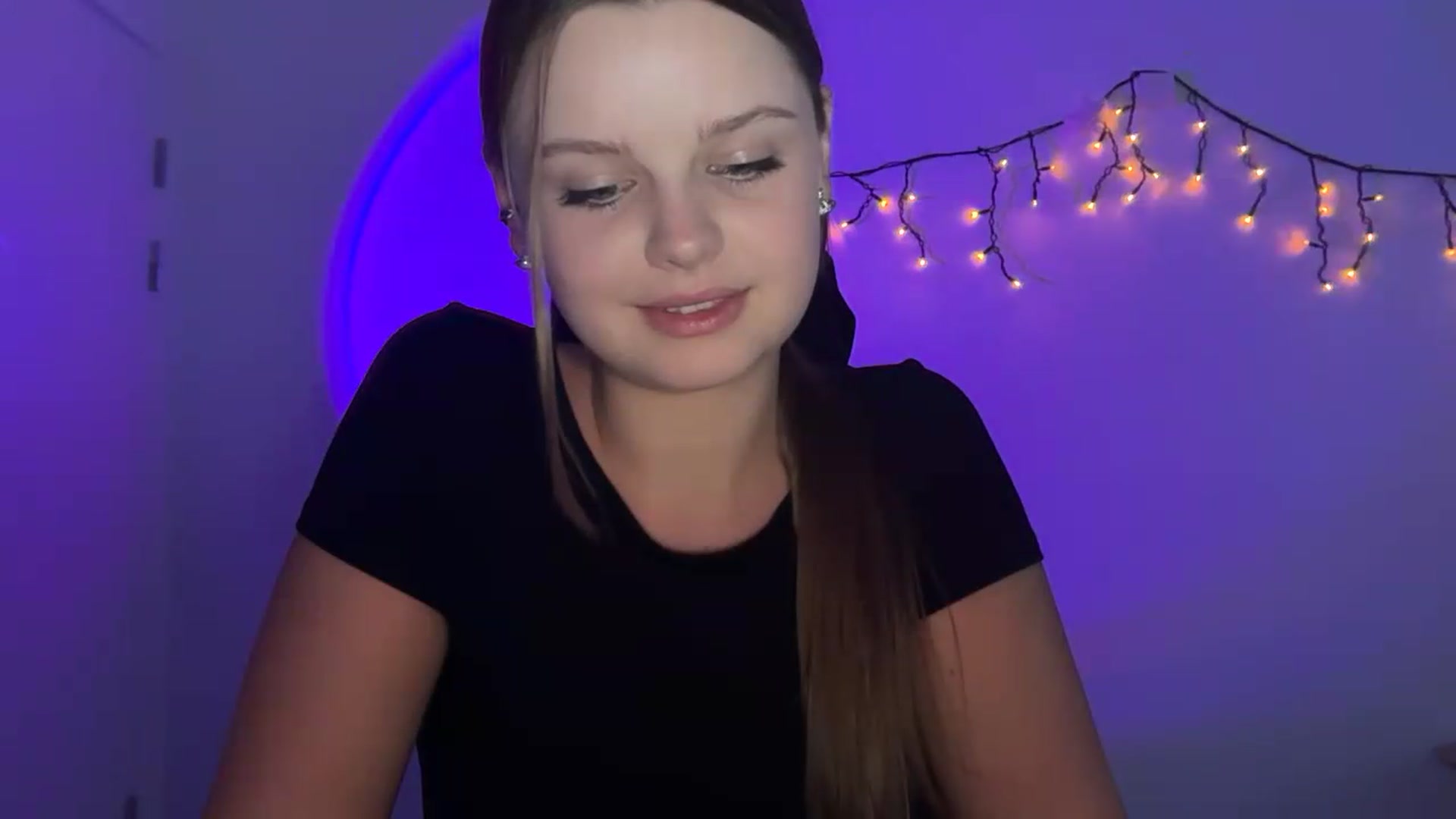 Gallery image thumbnail from Annaneon's myfreecams stream on, 06/19/2026, 17:06 image 5 of 20