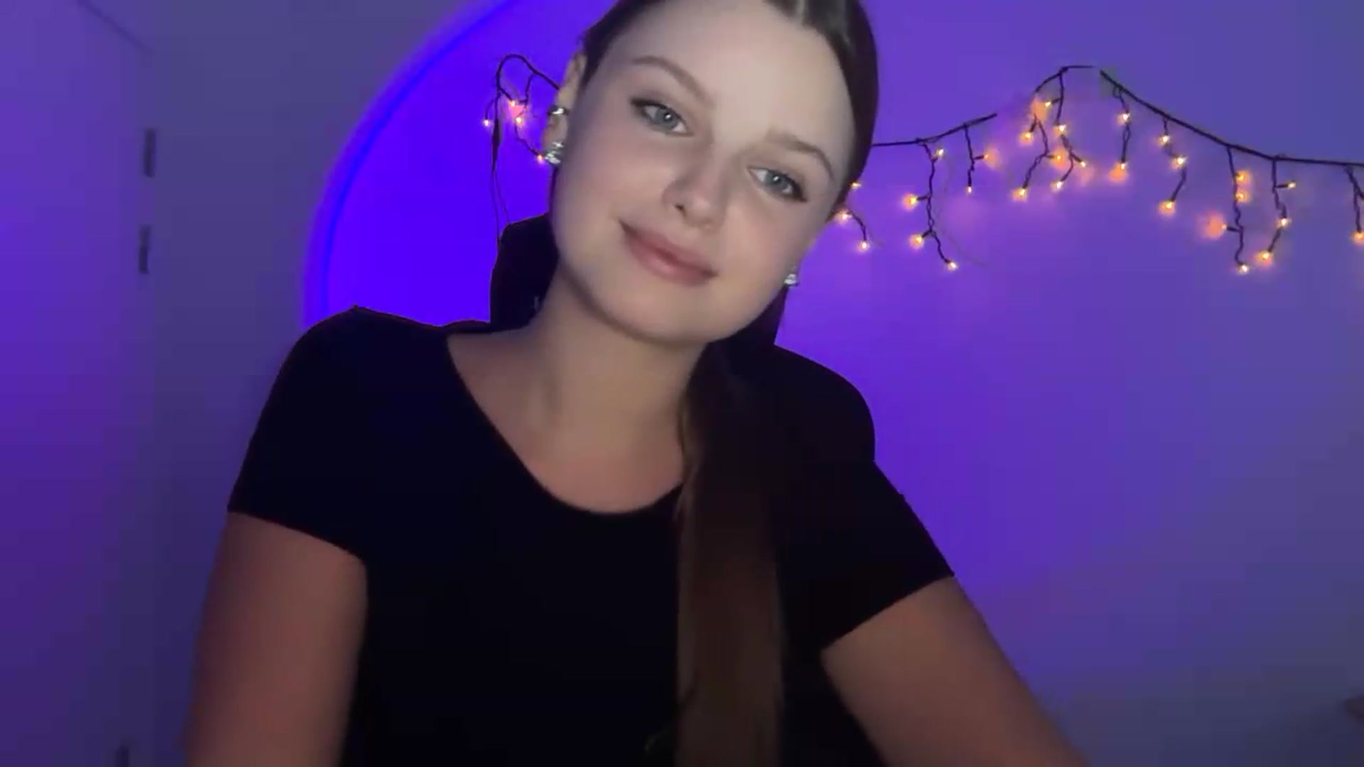 Gallery image thumbnail from Annaneon's myfreecams stream on, 06/19/2026, 17:06 image 10 of 20