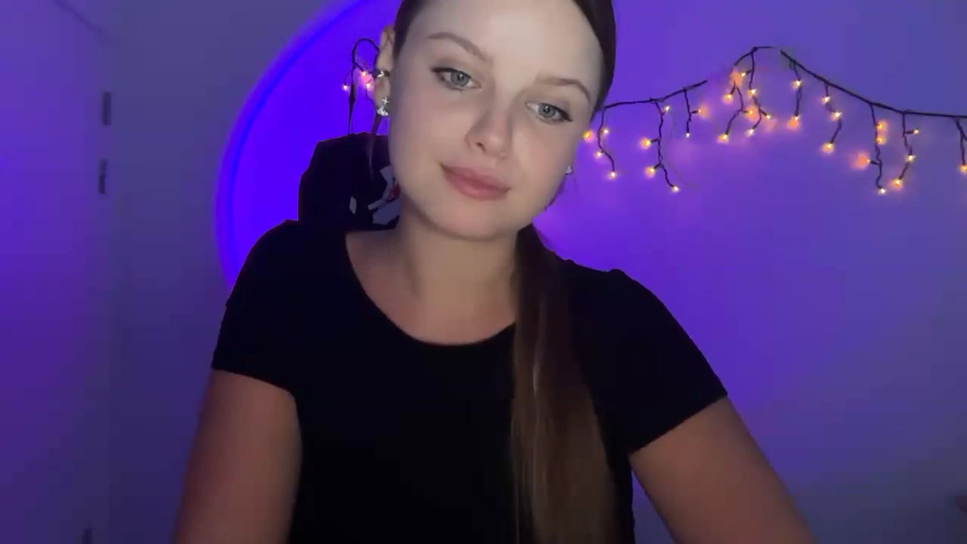 Gallery image thumbnail from Annaneon's myfreecams stream on, 06/19/2026, 17:06 image 18 of 20