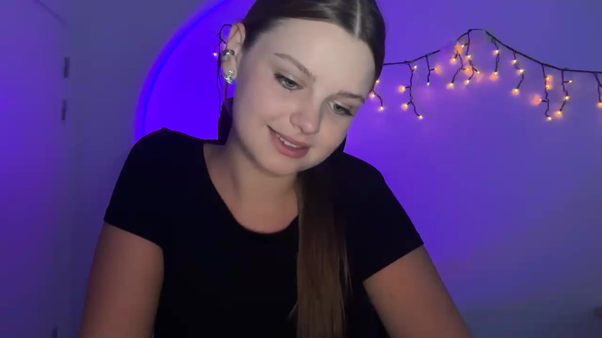 Gallery image thumbnail from Annaneon's myfreecams stream on, 06/19/2026, 17:06 image 8 of 20