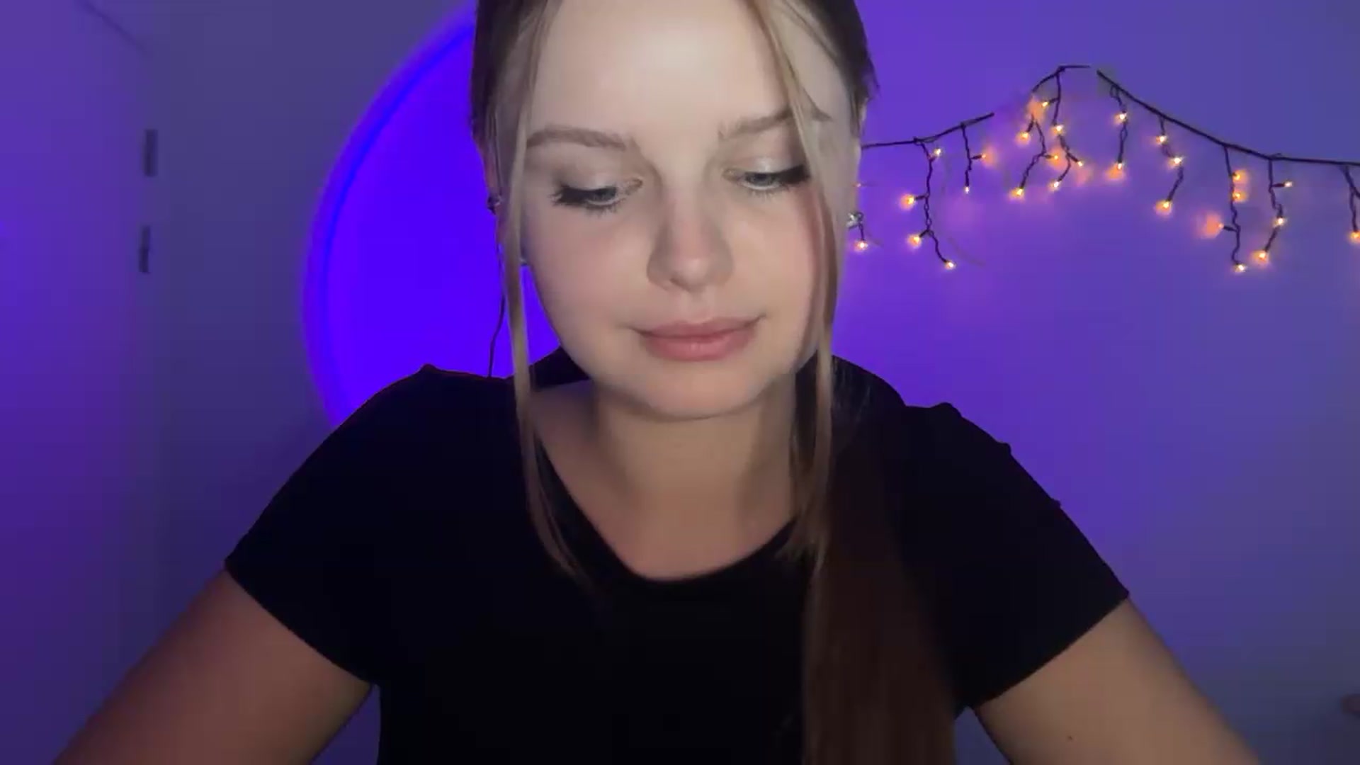 Gallery image thumbnail from Annaneon's myfreecams stream on, 06/19/2026, 17:06 image 2 of 20