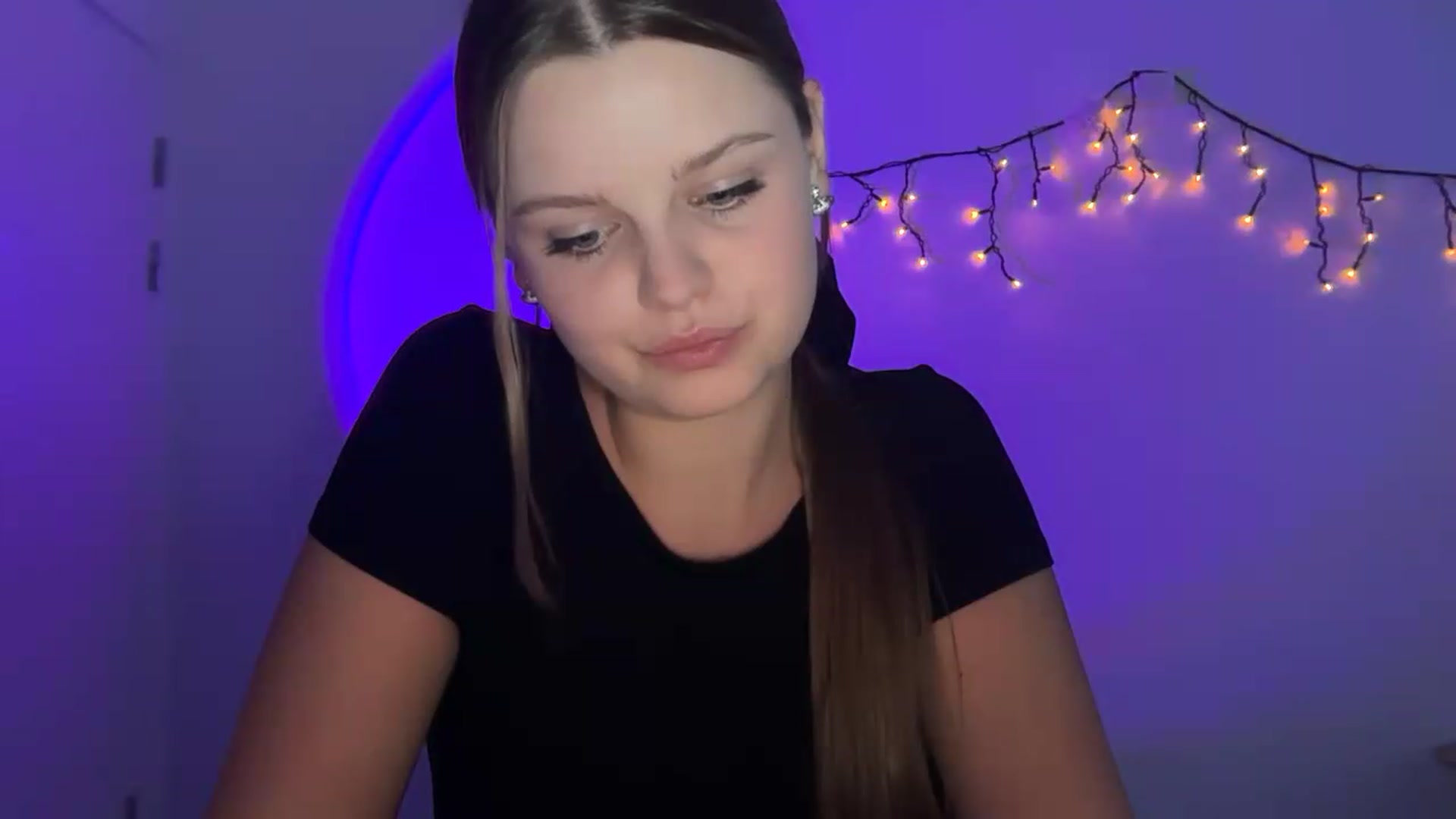 Gallery image thumbnail from Annaneon's myfreecams stream on, 06/19/2026, 17:06 image 6 of 20