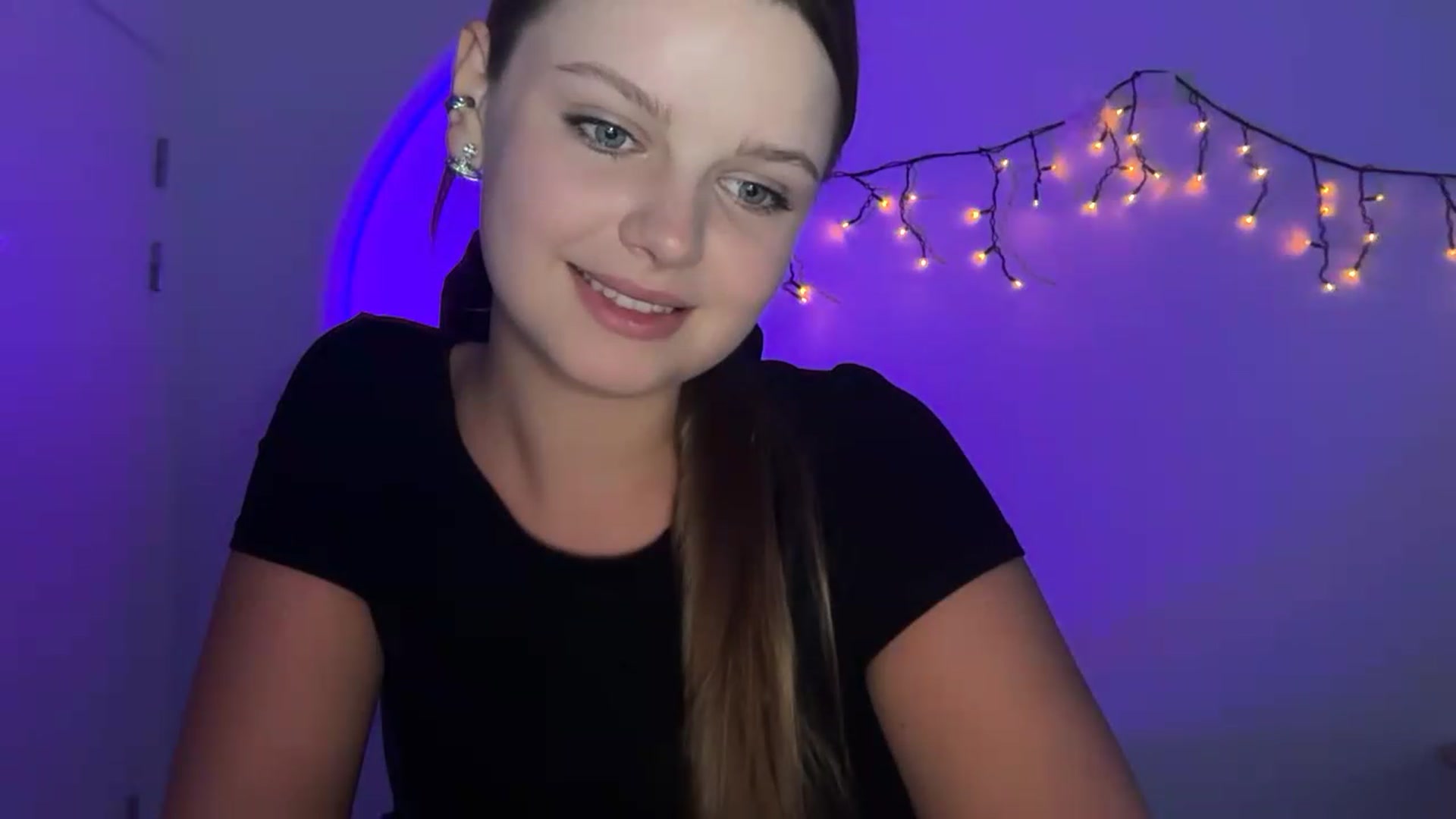 Gallery image thumbnail from Annaneon's myfreecams stream on, 06/19/2026, 17:06 image 14 of 20