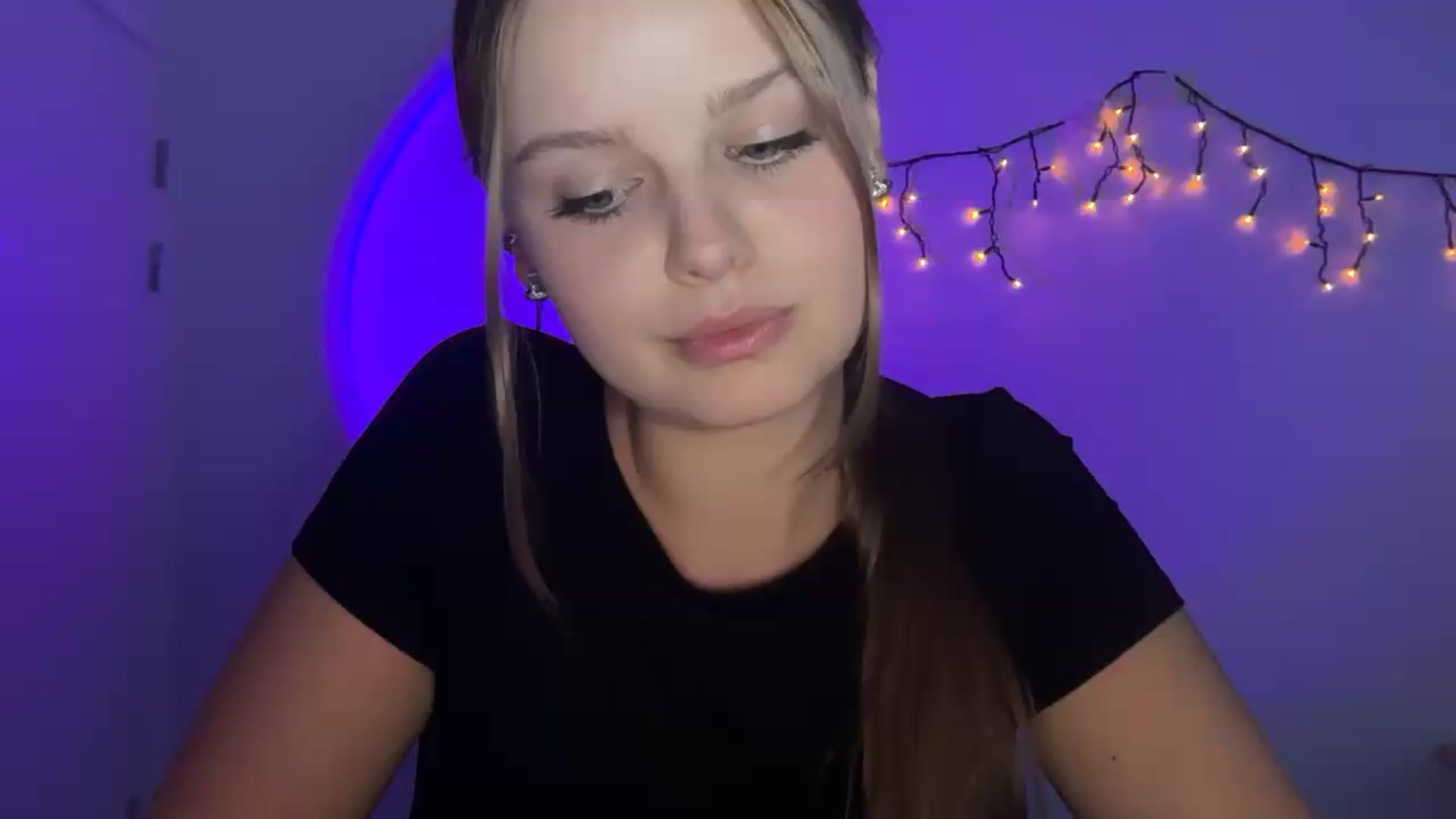 Gallery image thumbnail from Annaneon's myfreecams stream on, 06/19/2026, 17:06 image 1 of 20