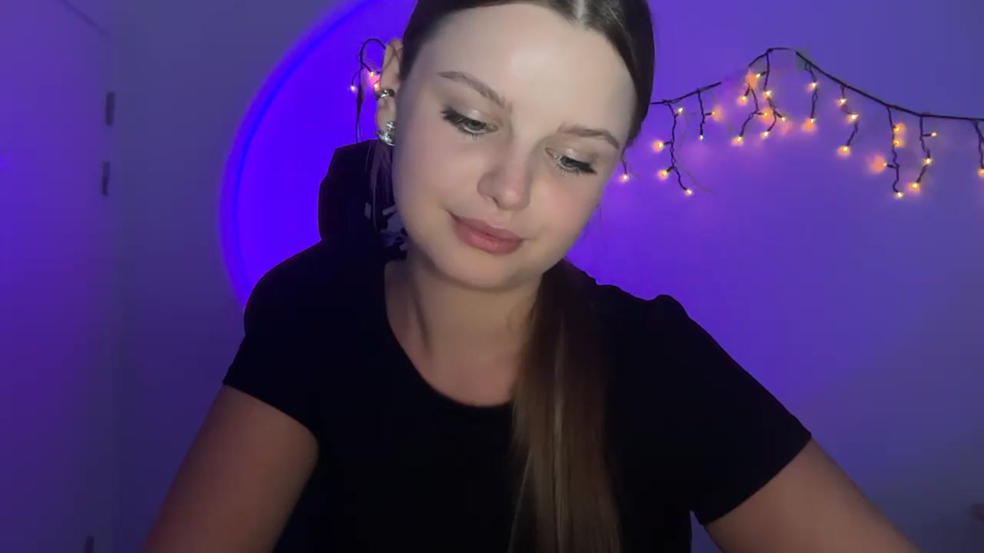 Gallery image thumbnail from Annaneon's myfreecams stream on, 06/19/2026, 17:57 image 6 of 20