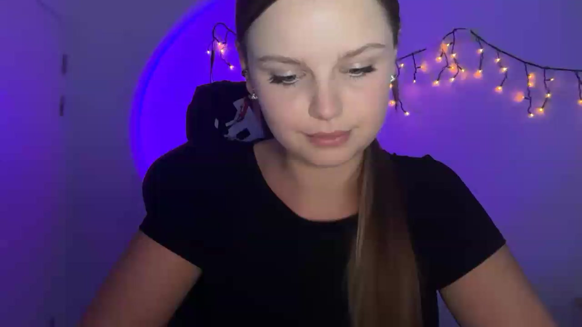 Gallery image thumbnail from Annaneon's myfreecams stream on, 06/19/2026, 17:57 image 17 of 20