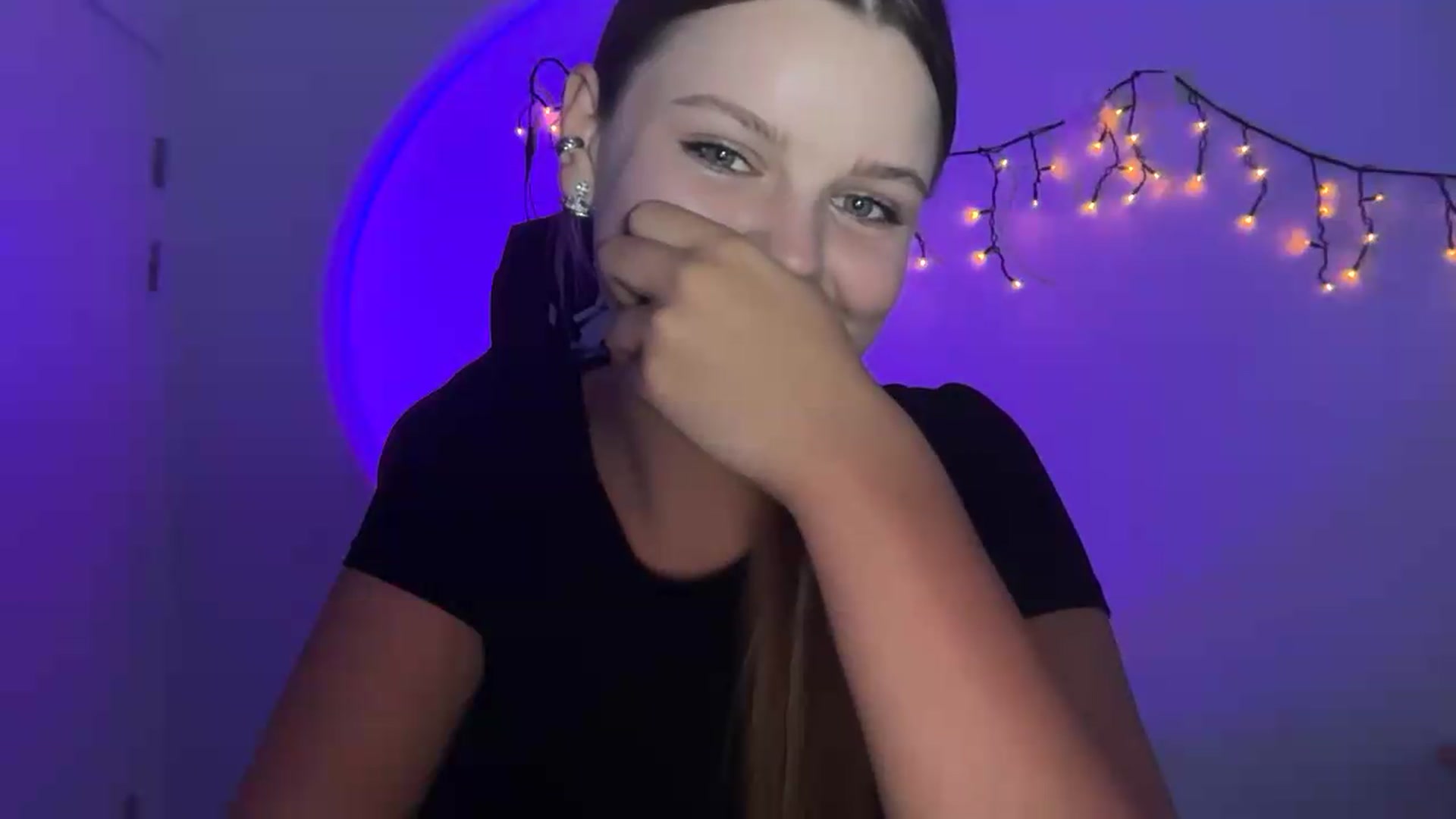Gallery image thumbnail from Annaneon's myfreecams stream on, 06/19/2026, 17:57 image 4 of 20