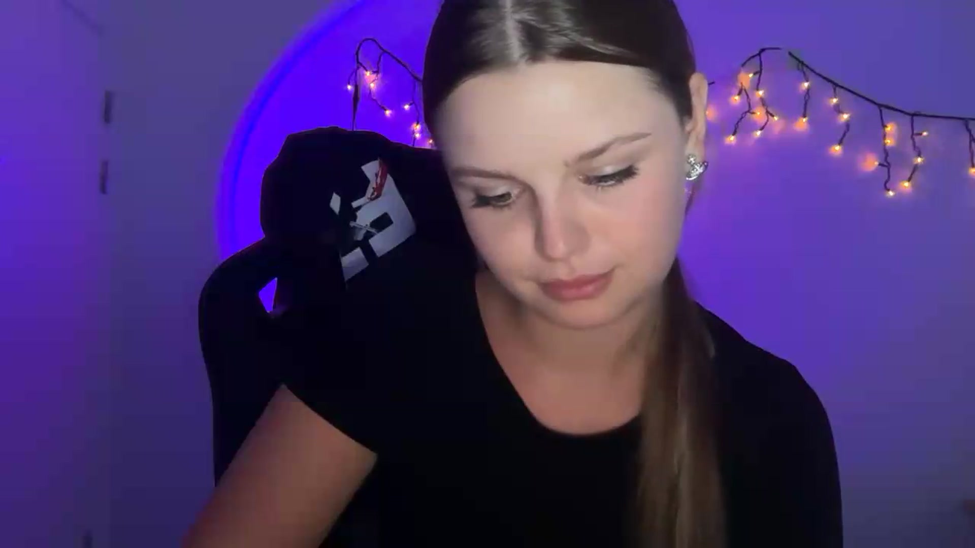 Gallery image thumbnail from Annaneon's myfreecams stream on, 06/19/2026, 17:57 image 5 of 20