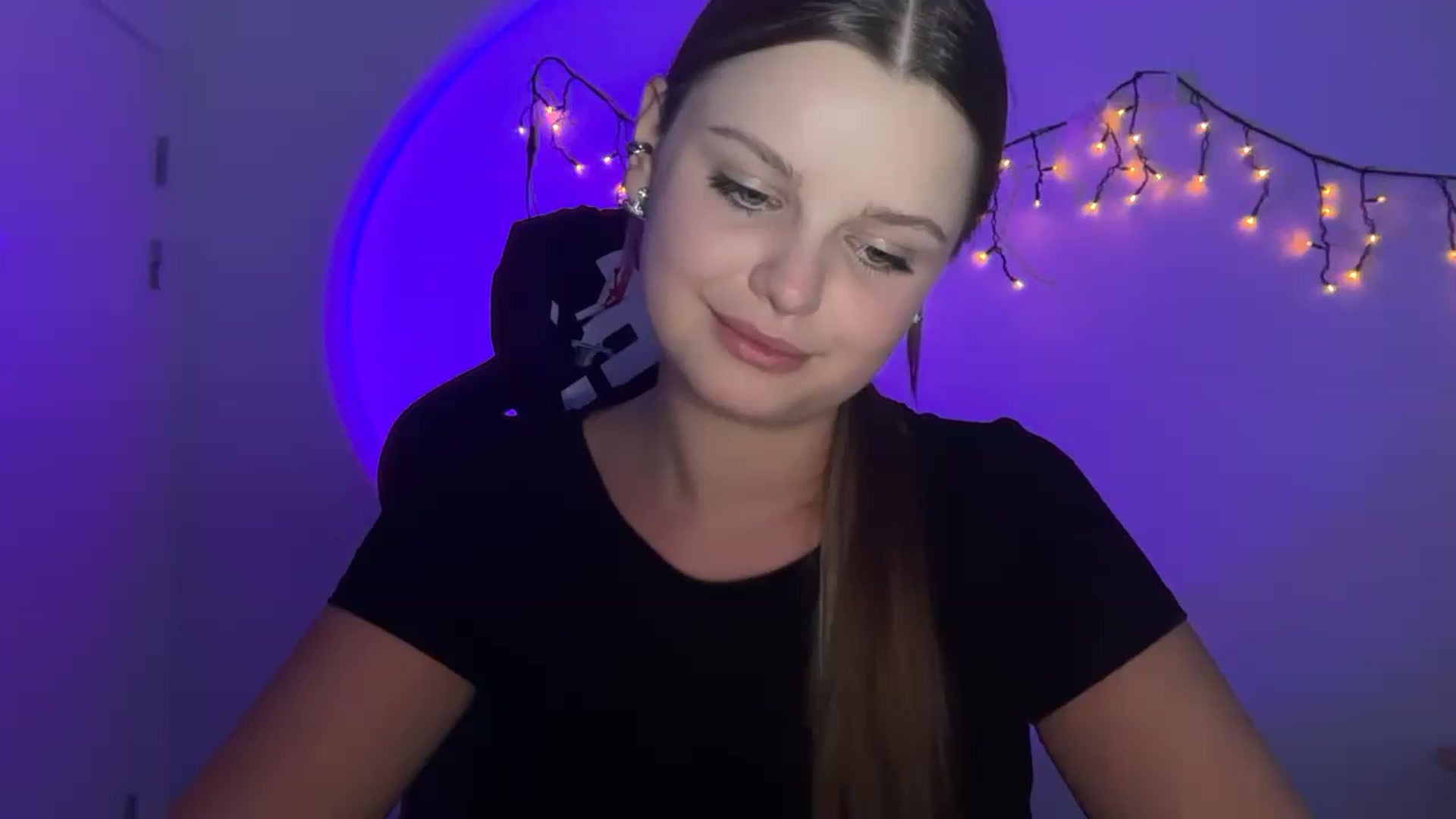 Gallery image thumbnail from Annaneon's myfreecams stream on, 06/19/2026, 17:57 image 16 of 20