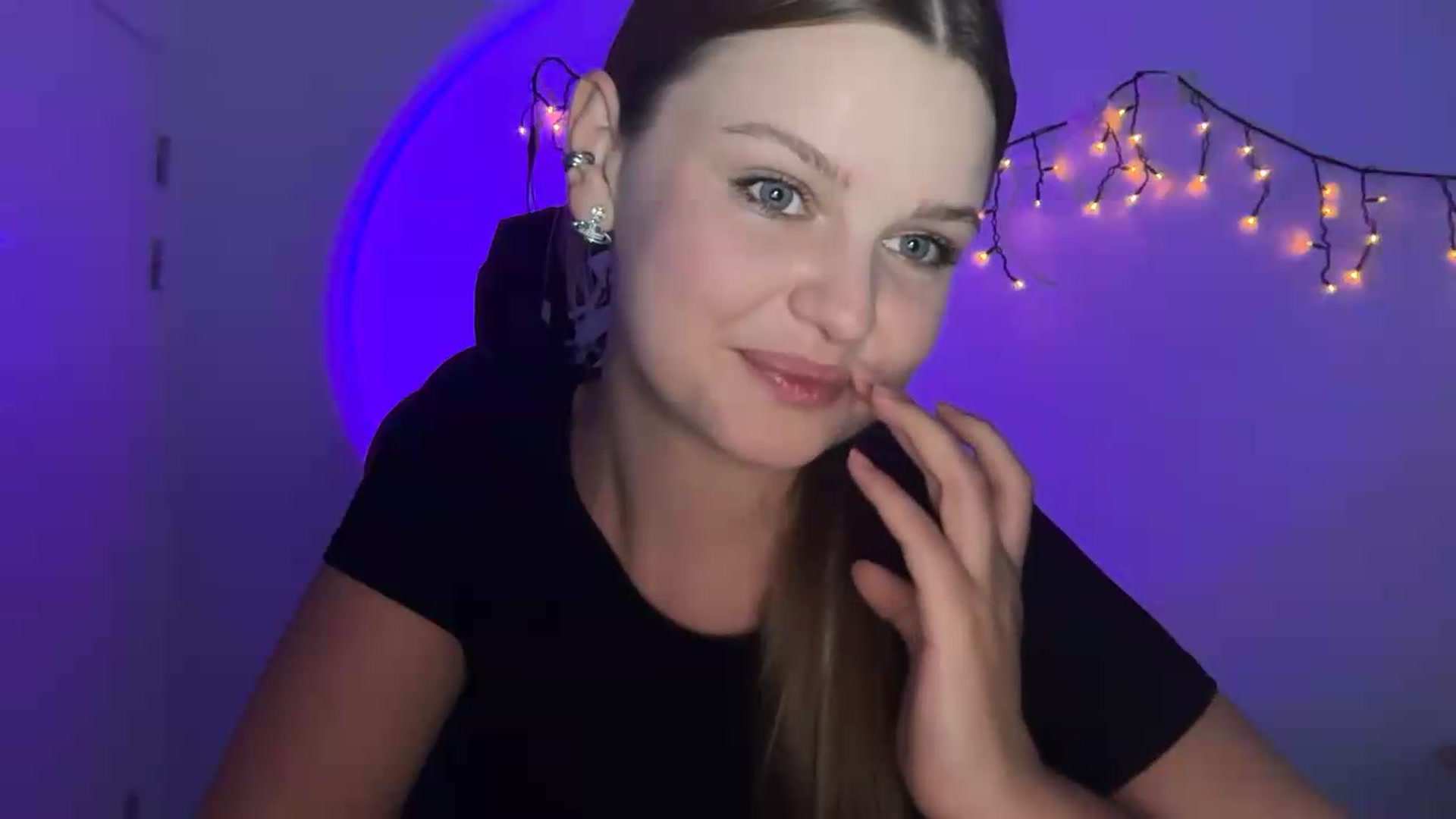 Gallery image thumbnail from Annaneon's myfreecams stream on, 06/19/2026, 17:57 image 7 of 20