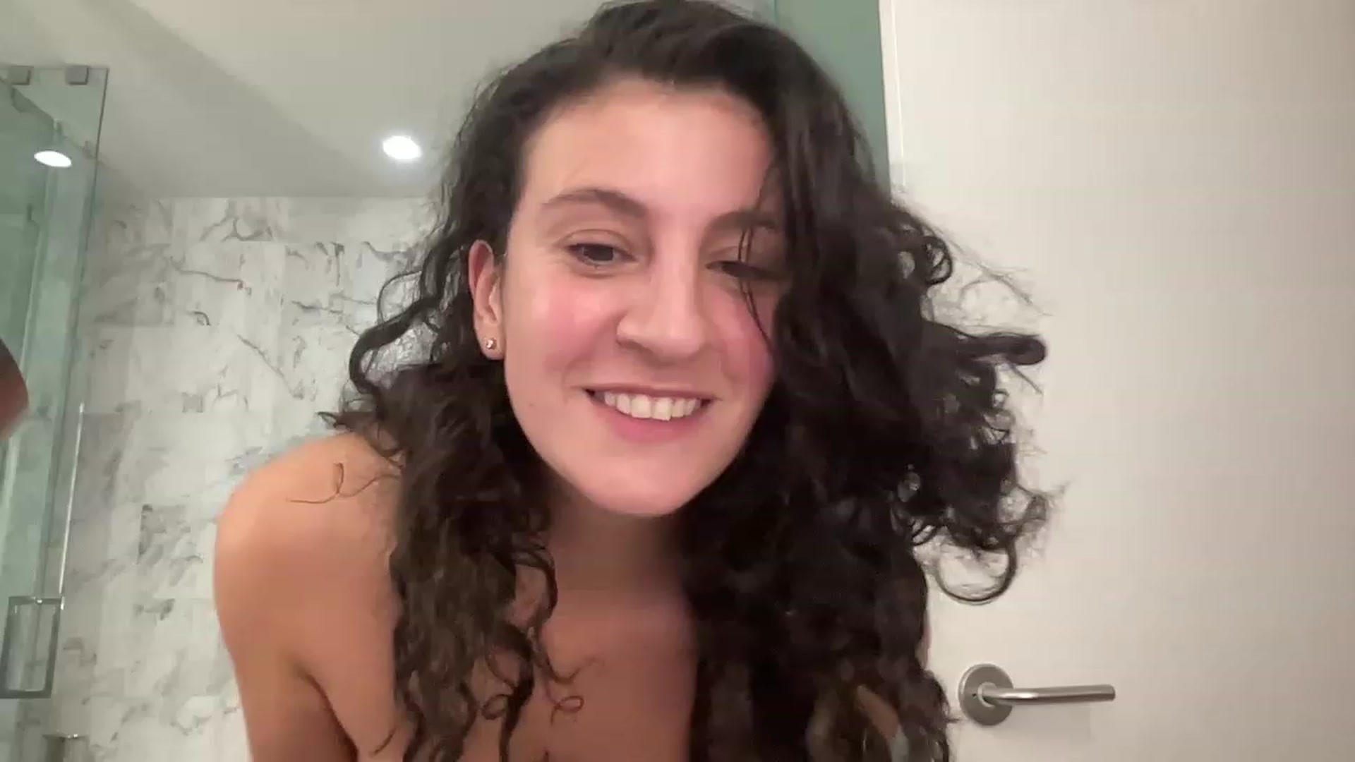 Gallery image thumbnail from Annareylee's myfreecams stream on, 06/28/2023, 07:09 image 10 of 20