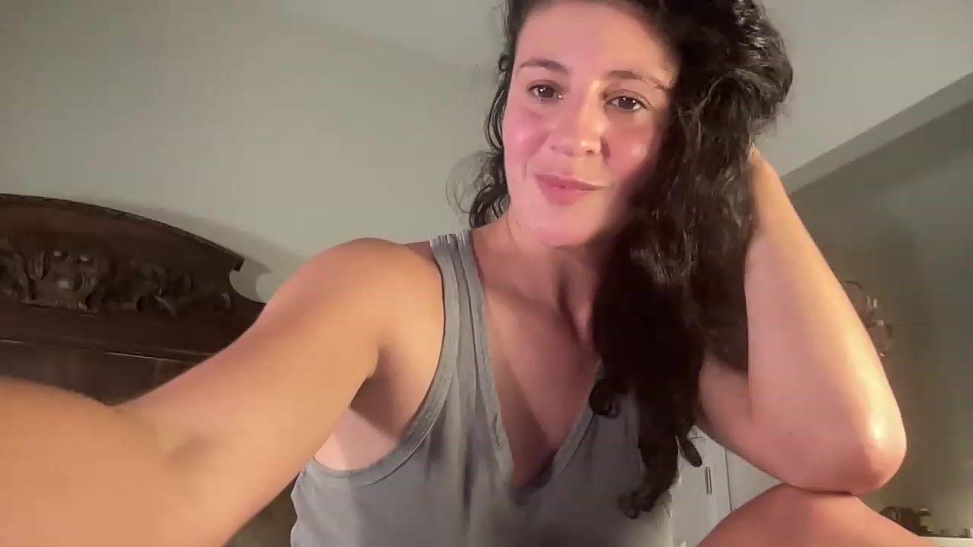 Gallery image thumbnail from Annareylee's myfreecams stream on, 07/07/2023, 07:01 image 3 of 20