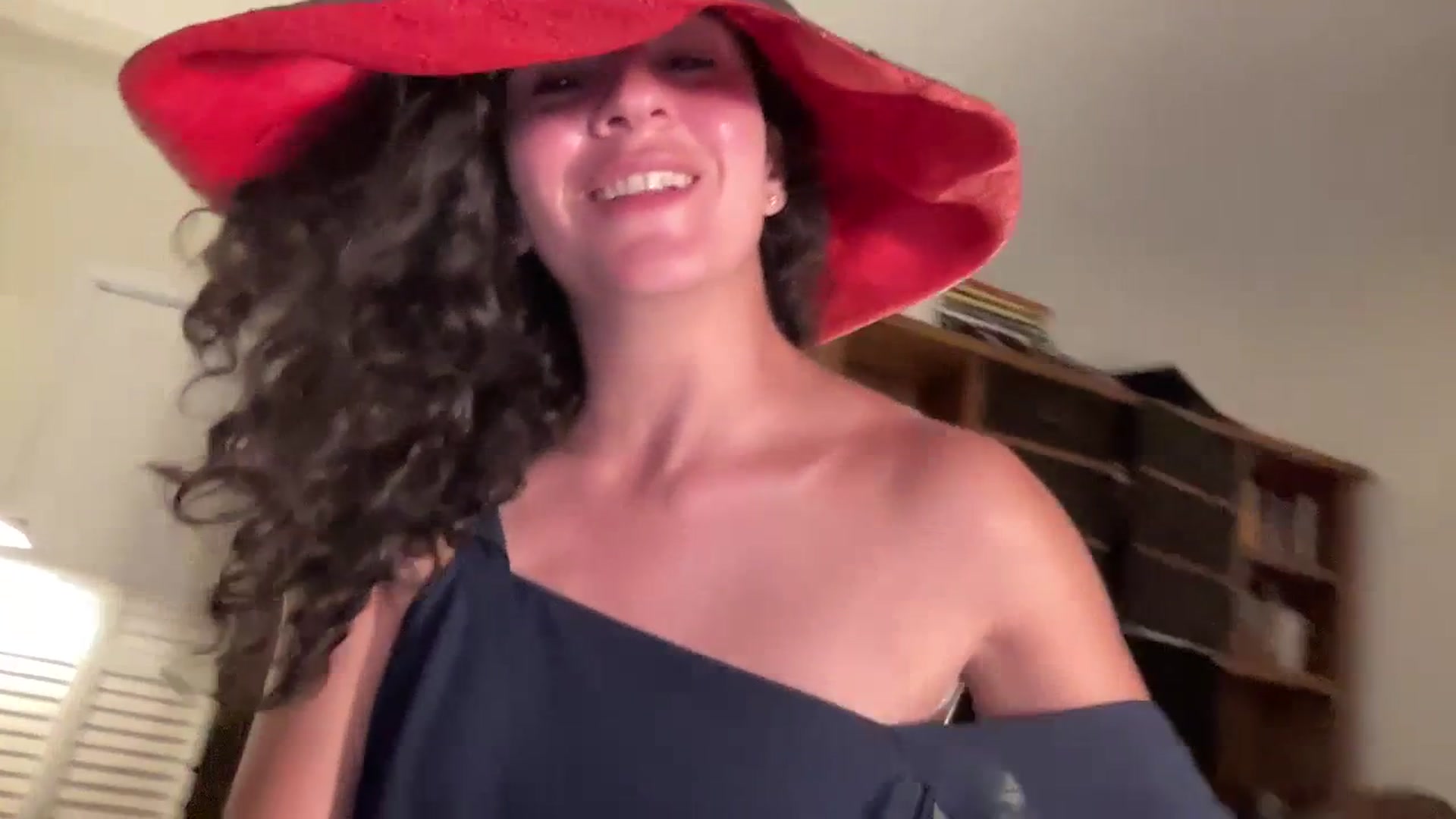 Gallery image thumbnail from Annareylee's myfreecams stream on, 07/16/2023, 06:47 image 3 of 20