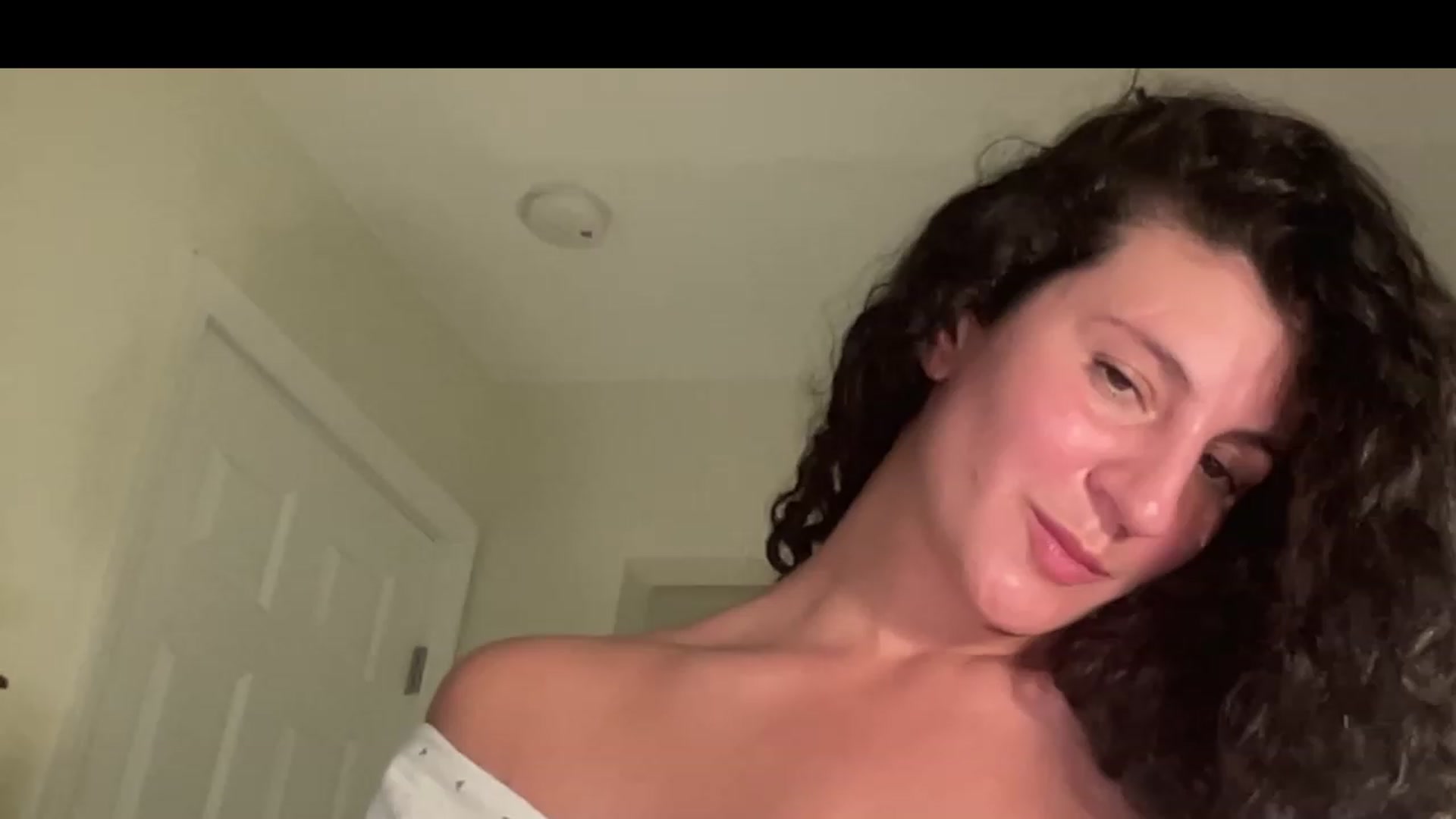 Gallery image thumbnail from Annareylee's myfreecams stream on, 07/21/2023, 04:43 image 7 of 20