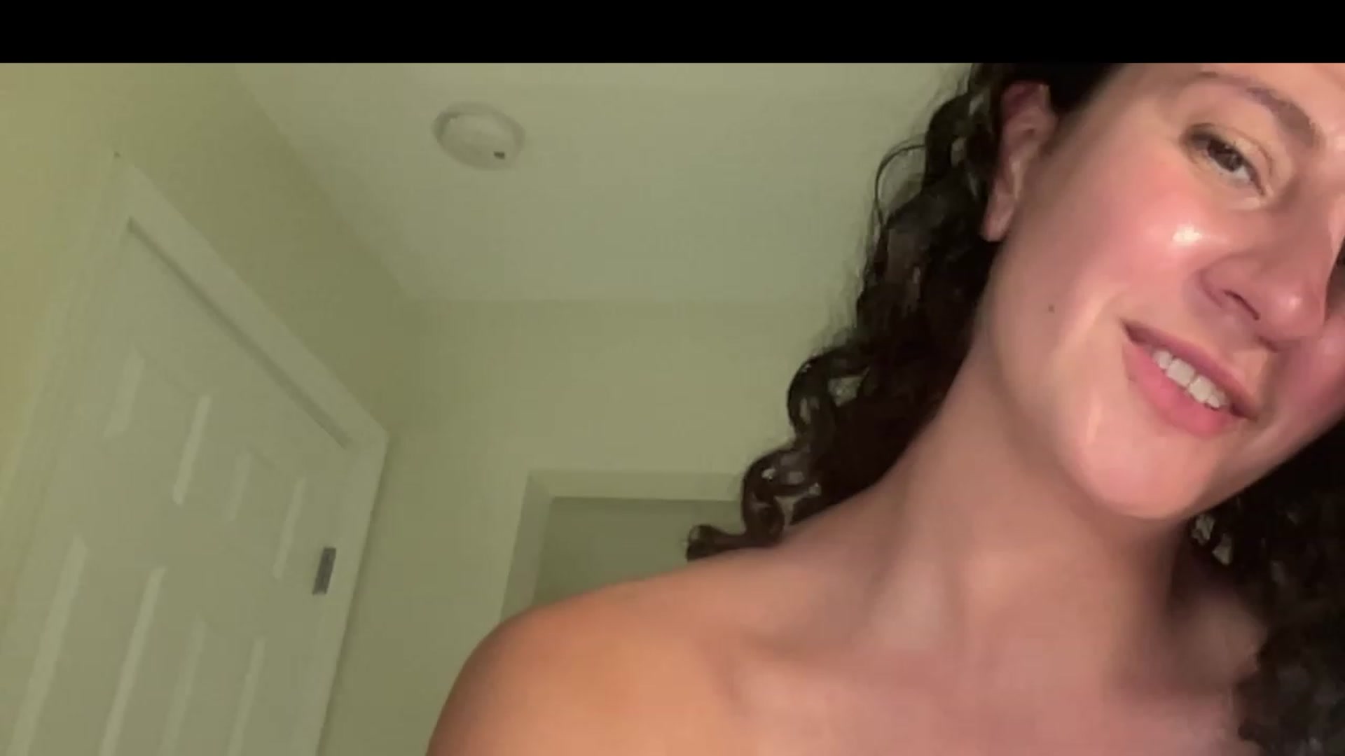 Gallery image thumbnail from Annareylee's myfreecams stream on, 07/21/2023, 04:43 image 8 of 20