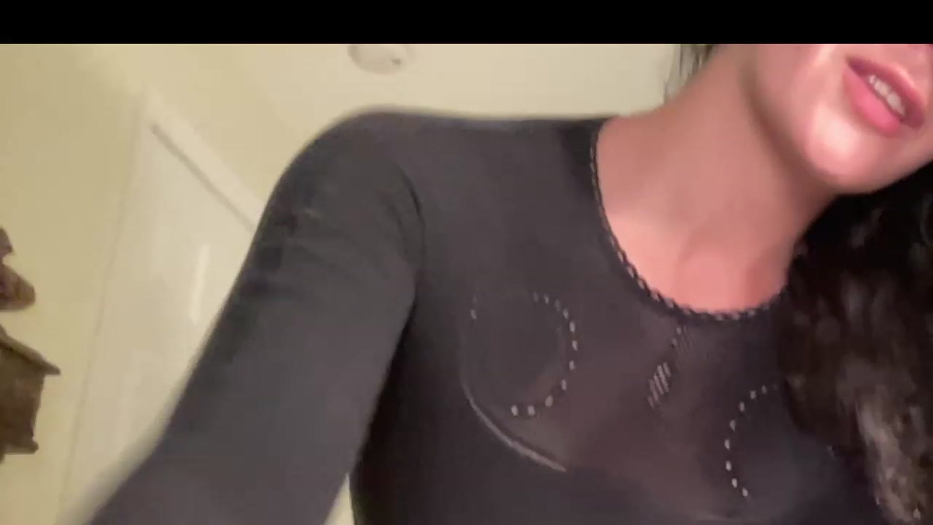 Gallery image thumbnail from Annareylee's myfreecams stream on, 07/28/2023, 05:28 image 10 of 20