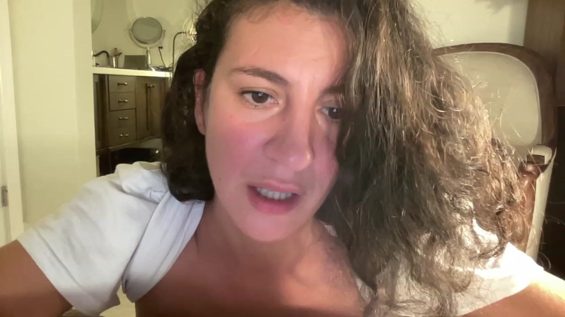 Gallery image thumbnail from Annareylee's myfreecams stream on, 08/08/2023, 03:51 image 15 of 20