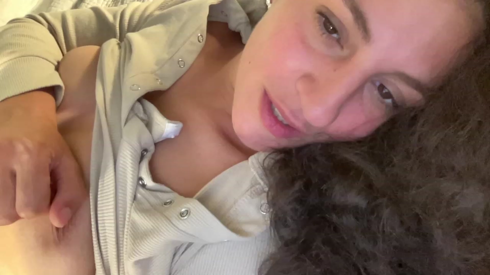 Gallery image thumbnail from Annareylee's myfreecams stream on, 08/23/2023, 20:13 image 11 of 20