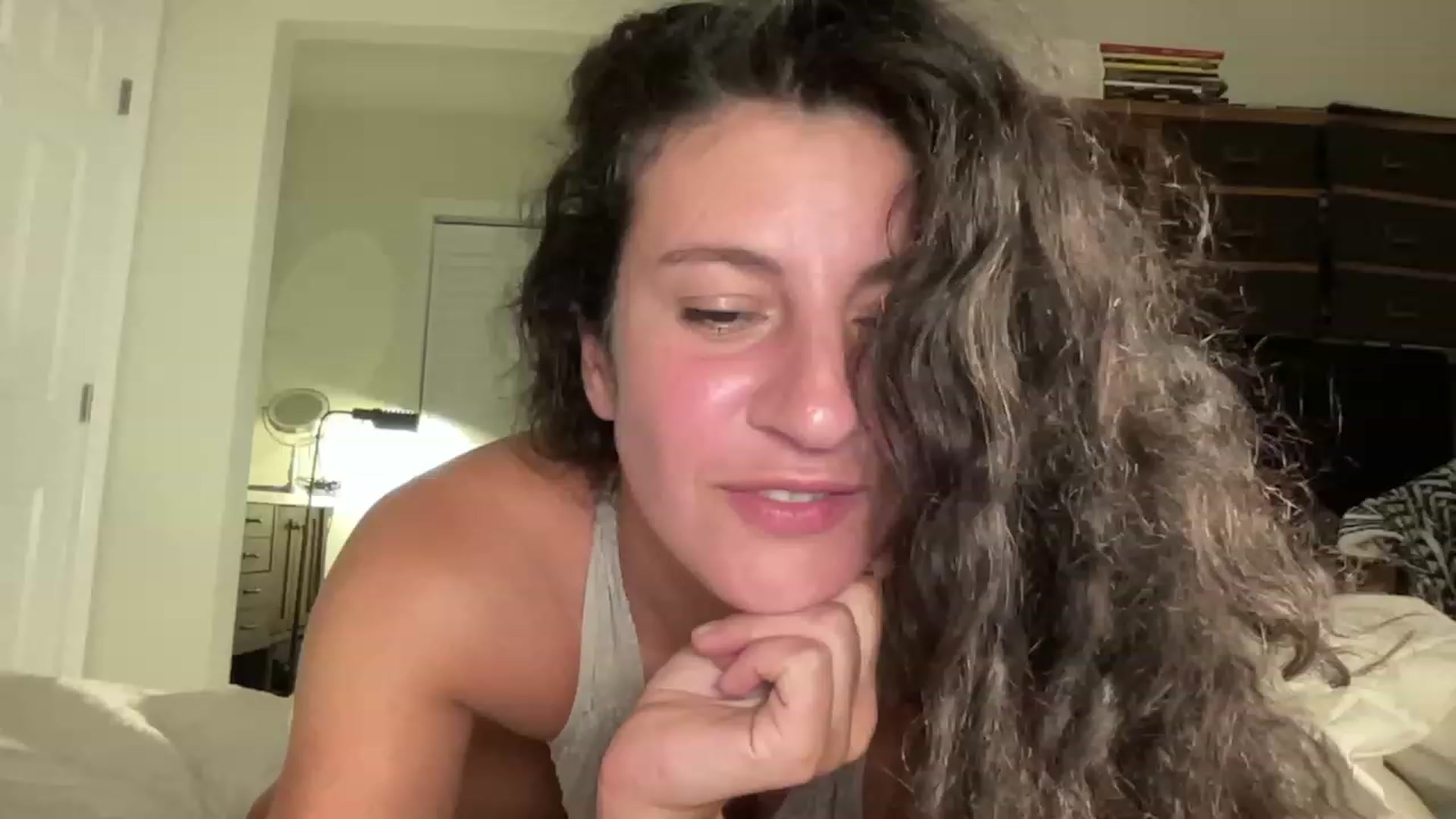 Gallery image thumbnail from Annareylee's myfreecams stream on, 08/28/2023, 03:53 image 18 of 20