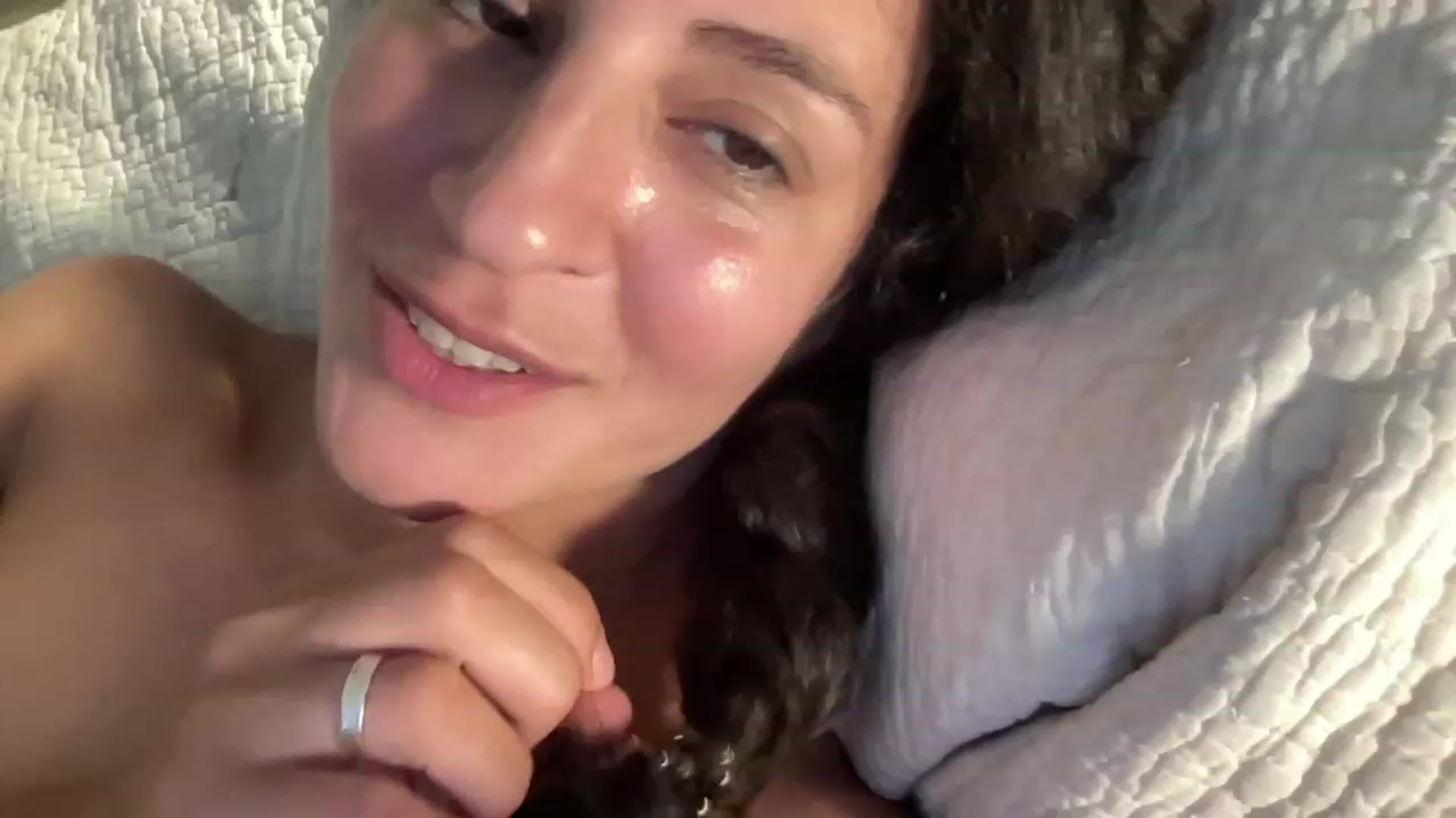 Gallery image thumbnail from Annareylee's myfreecams stream on, 09/01/2023, 16:40 image 1 of 20