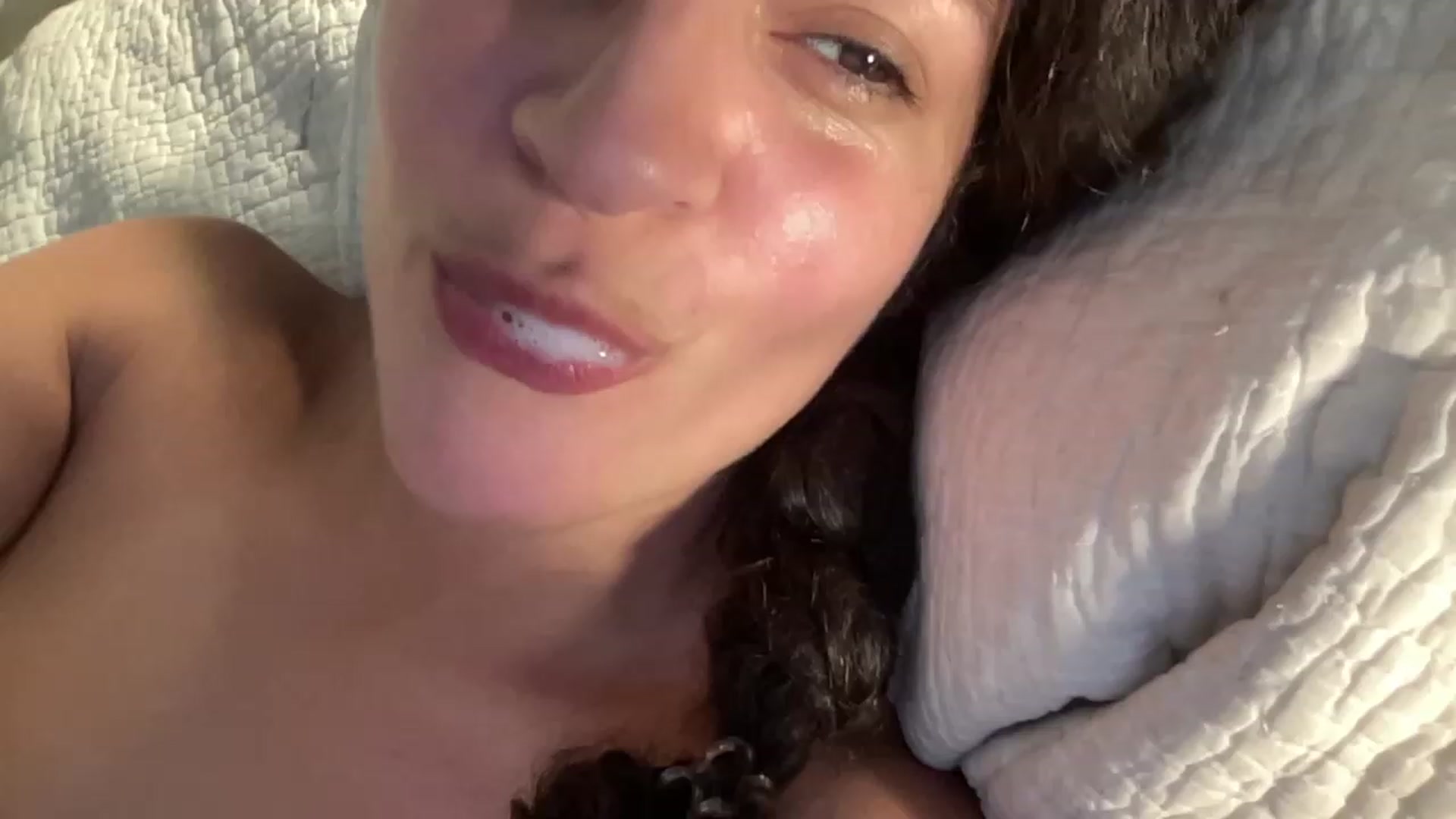 Gallery image thumbnail from Annareylee's myfreecams stream on, 09/01/2023, 16:40 image 2 of 20