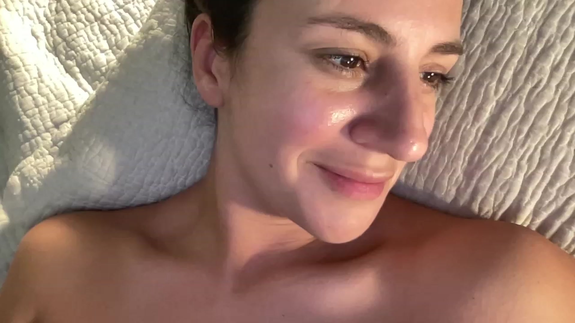 Gallery image thumbnail from Annareylee's myfreecams stream on, 09/04/2023, 16:22 image 13 of 20
