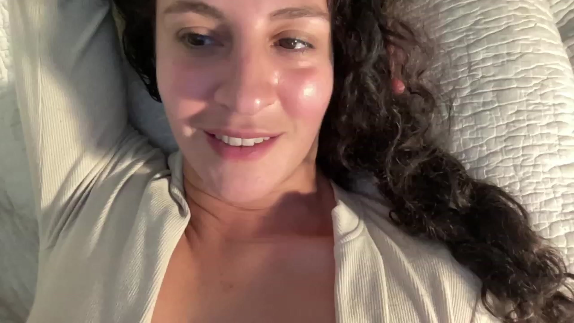 Gallery image thumbnail from Annareylee's myfreecams stream on, 09/05/2023, 19:01 image 7 of 20