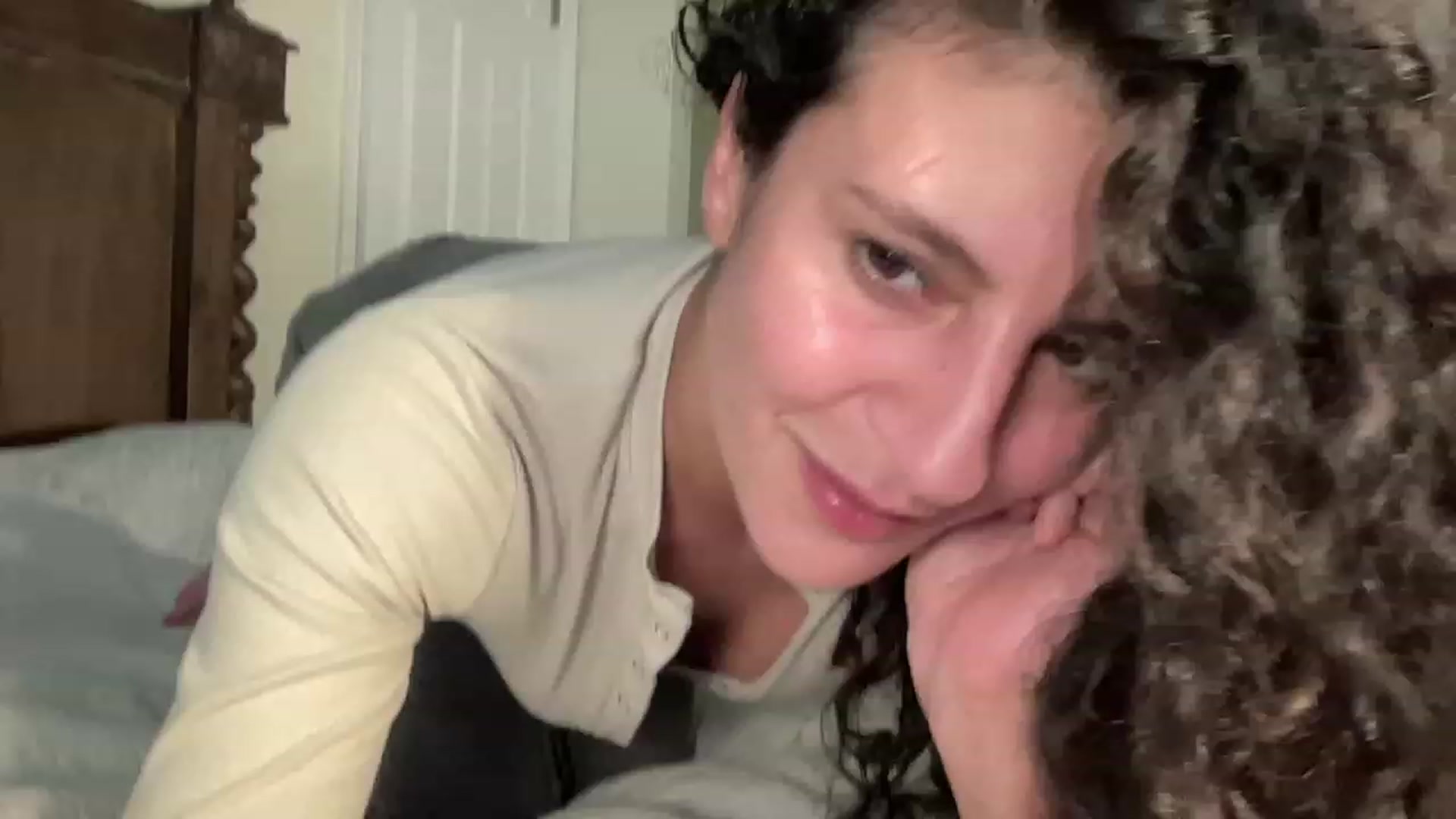Gallery image thumbnail from Annareylee's myfreecams stream on, 09/05/2023, 19:01 image 1 of 20