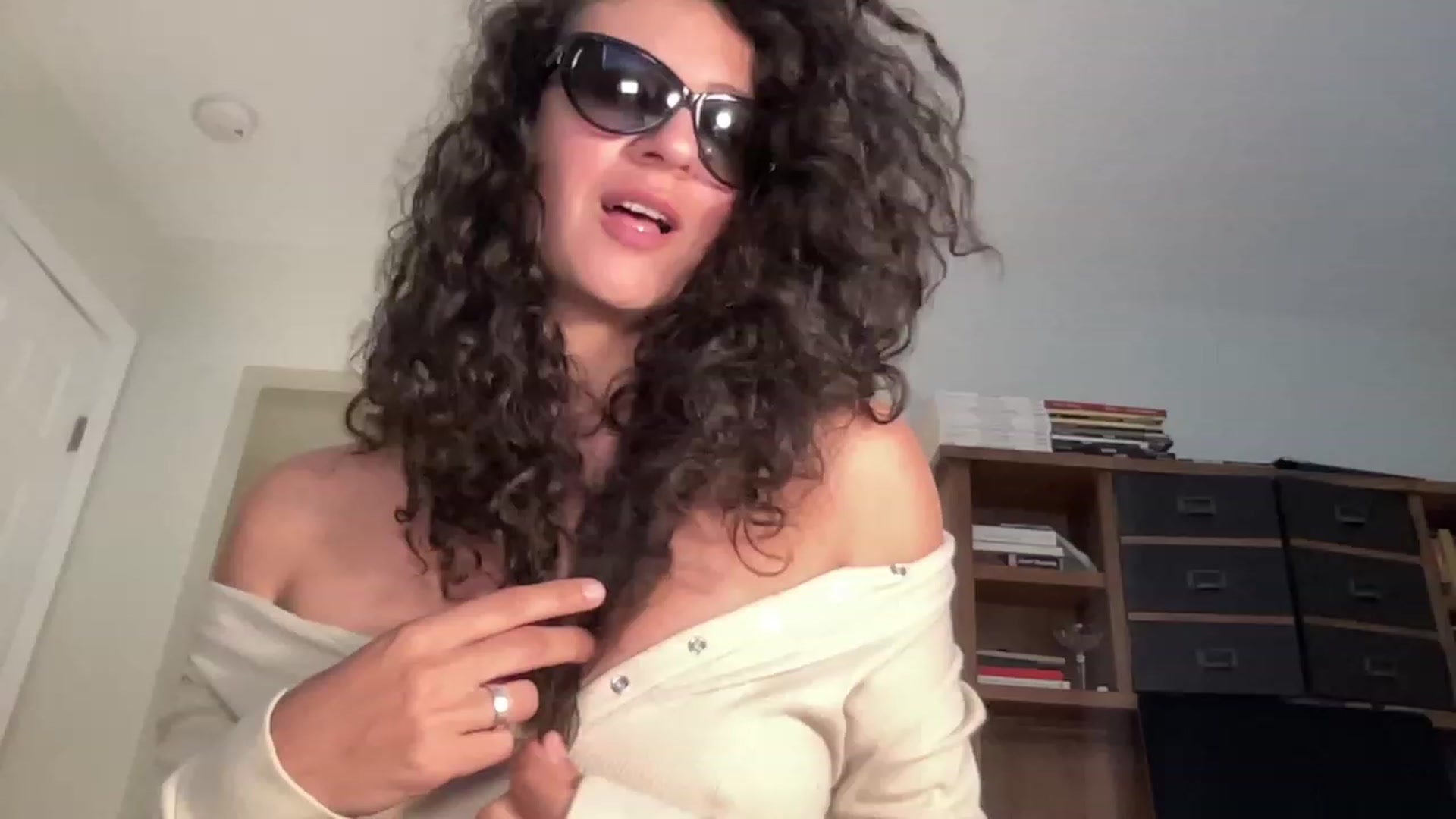 Gallery image thumbnail from Annareylee's myfreecams stream on, 09/05/2023, 19:01 image 16 of 20
