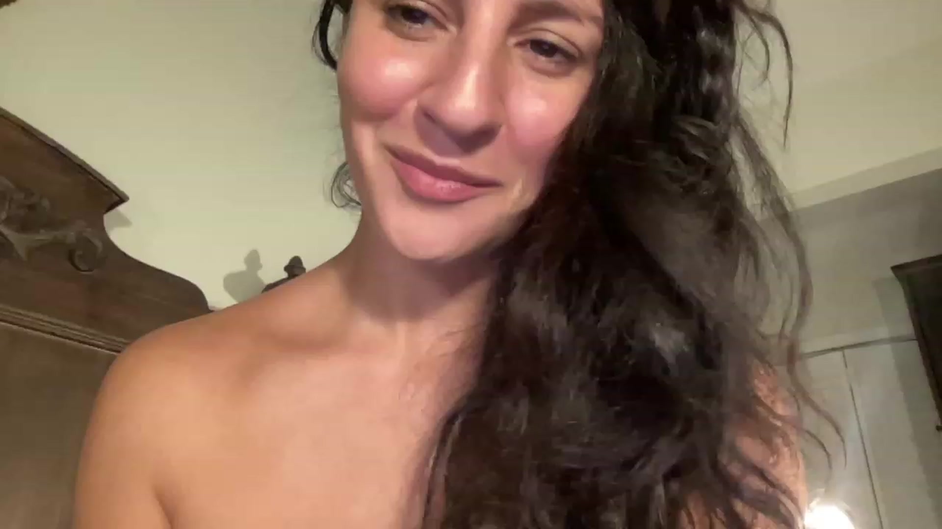 Gallery image thumbnail from Annareylee's myfreecams stream on, 09/14/2023, 05:35 image 8 of 20