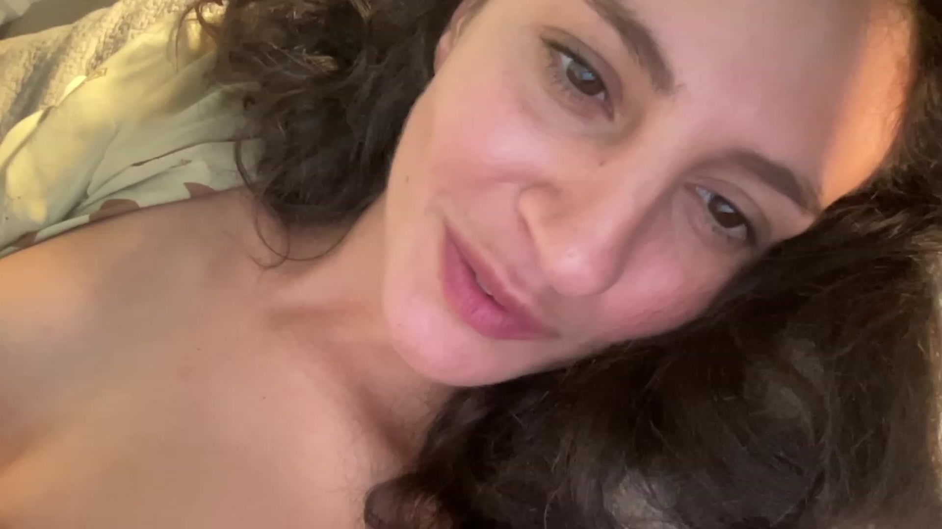 Gallery image thumbnail from Annareylee's myfreecams stream on, 09/14/2023, 19:37 image 3 of 20