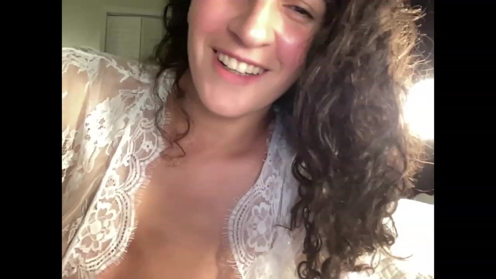Gallery image thumbnail from Annareylee's myfreecams stream on, 09/19/2023, 06:33 image 8 of 20